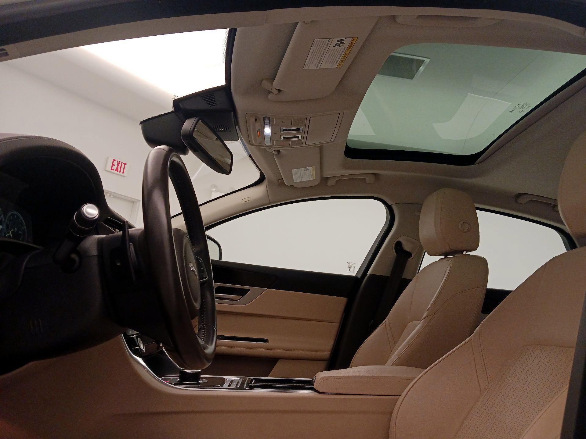 Thumbnail: 2017 Jaguar XF - 20