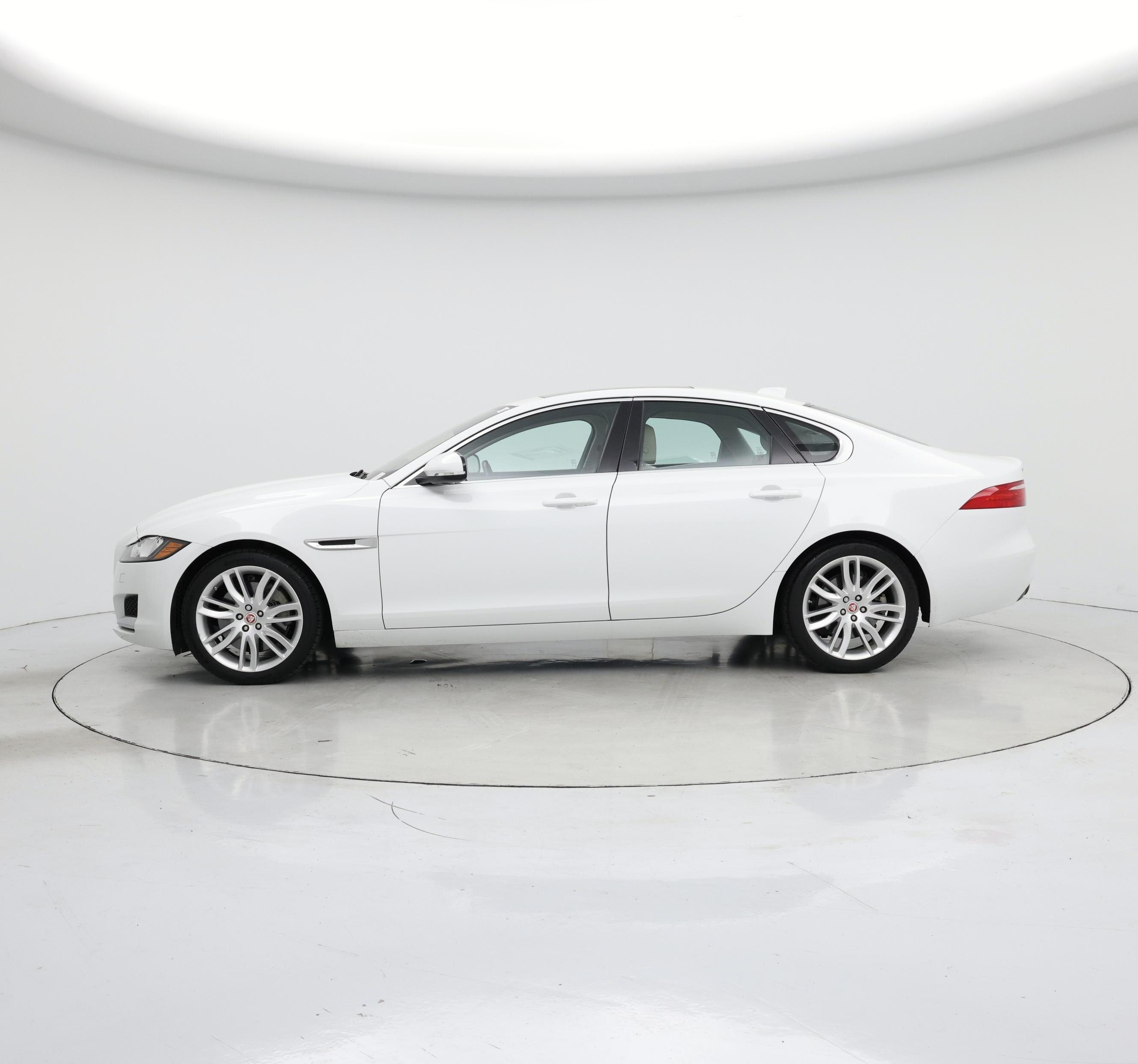 Thumbnail: 2017 Jaguar XF - 3
