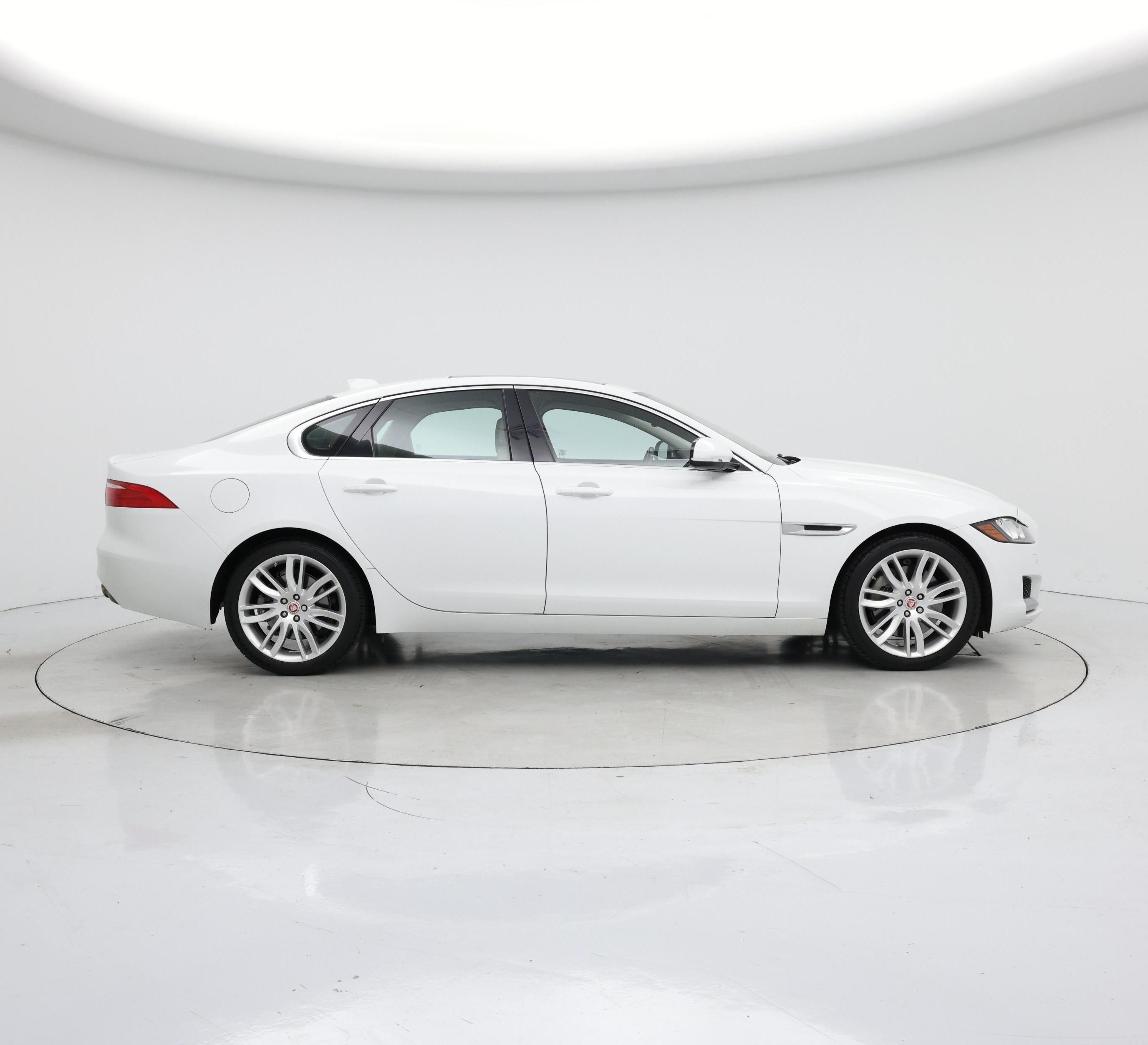 Thumbnail: 2017 Jaguar XF - 7