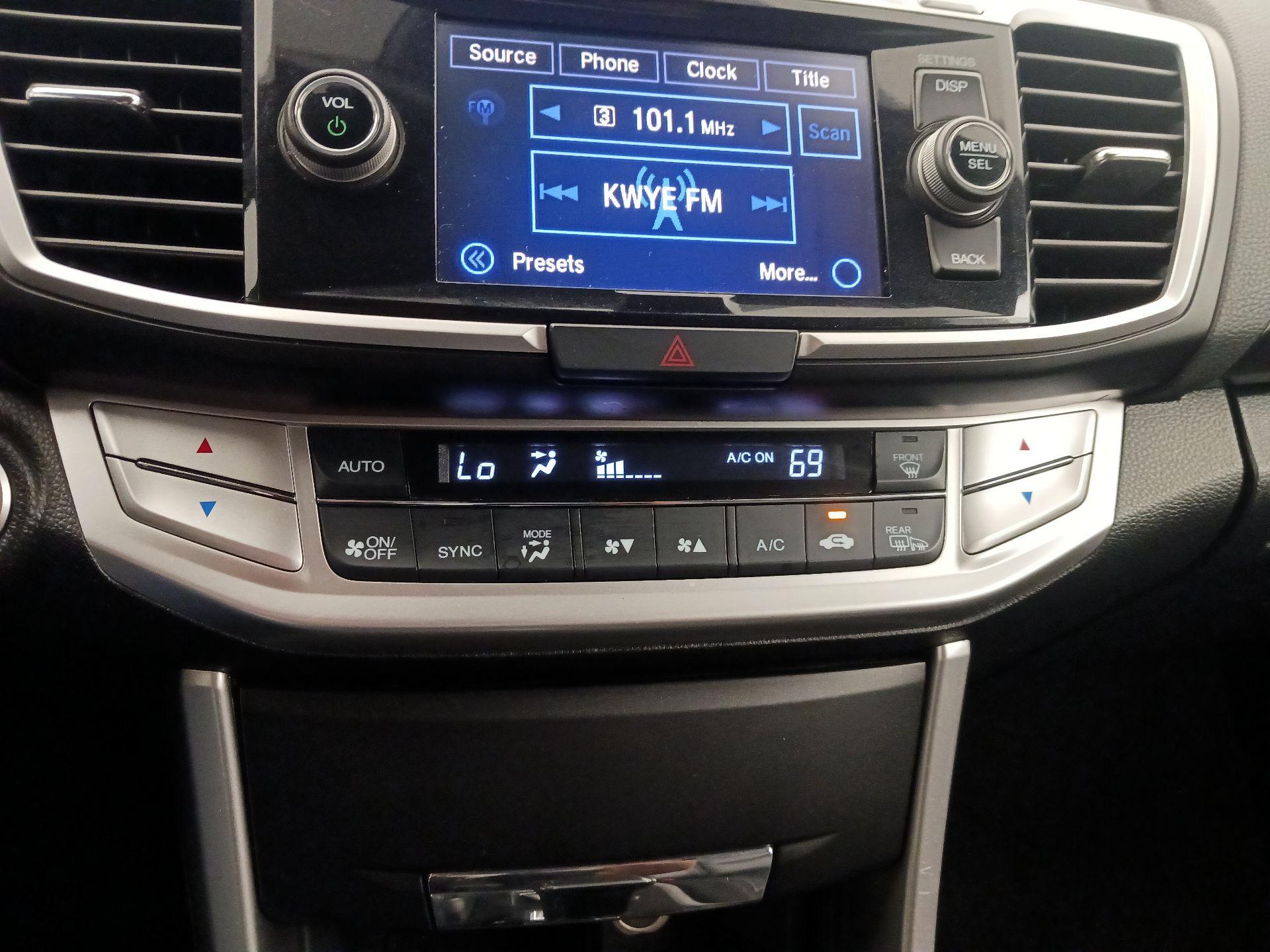 Thumbnail: 2015 Honda Accord - 16