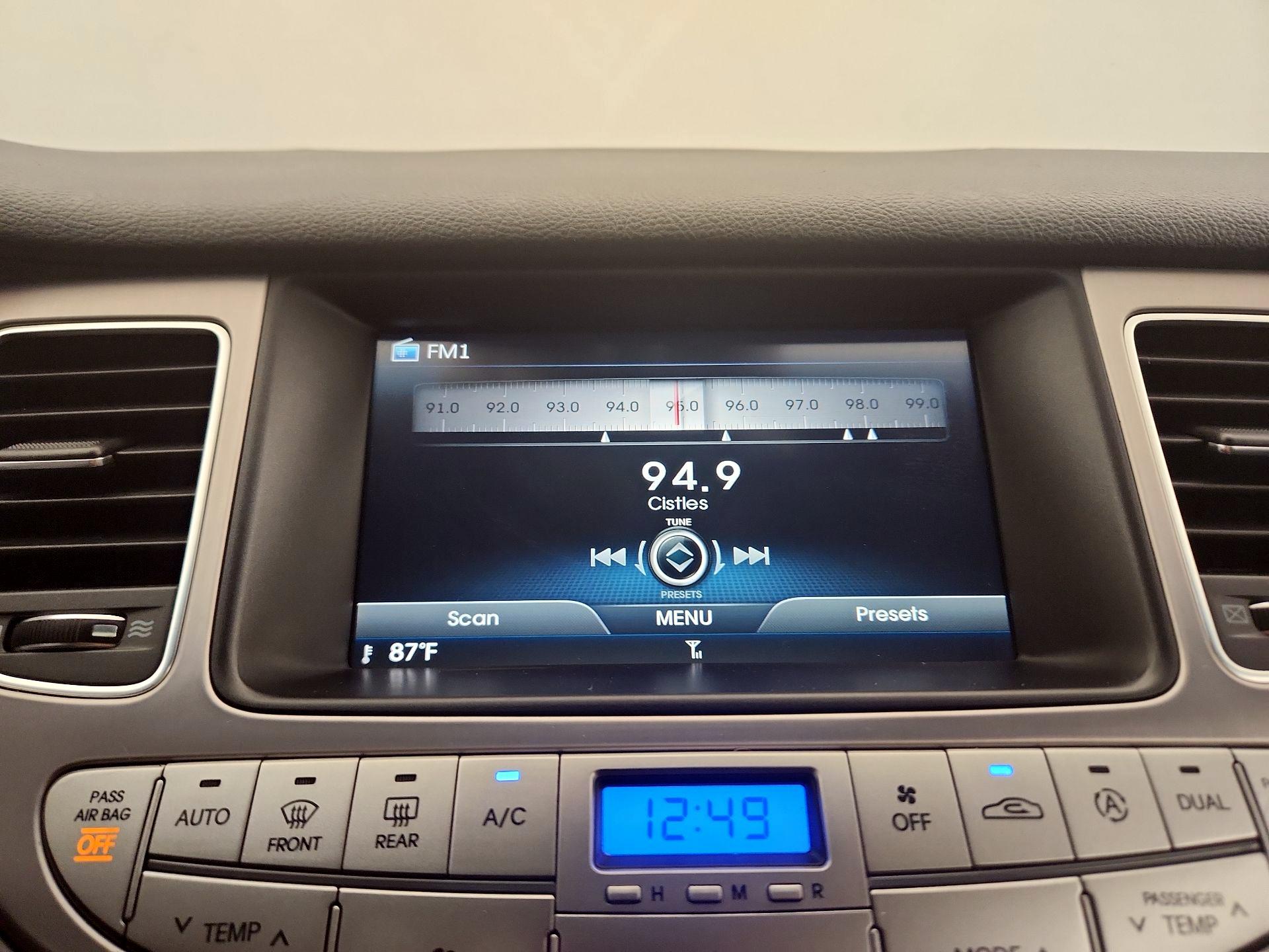 Thumbnail: 2014 Hyundai Genesis - 15