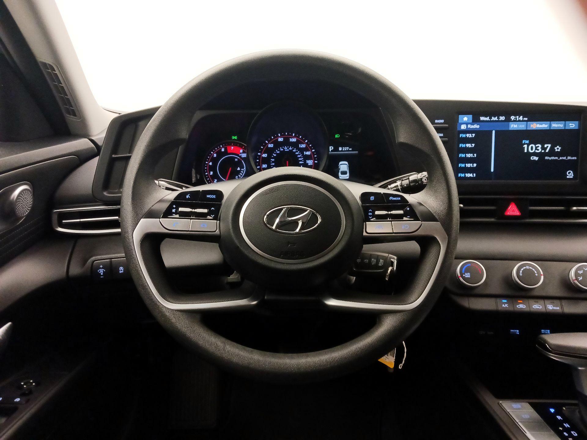 Thumbnail: 2022 Hyundai Elantra - 10