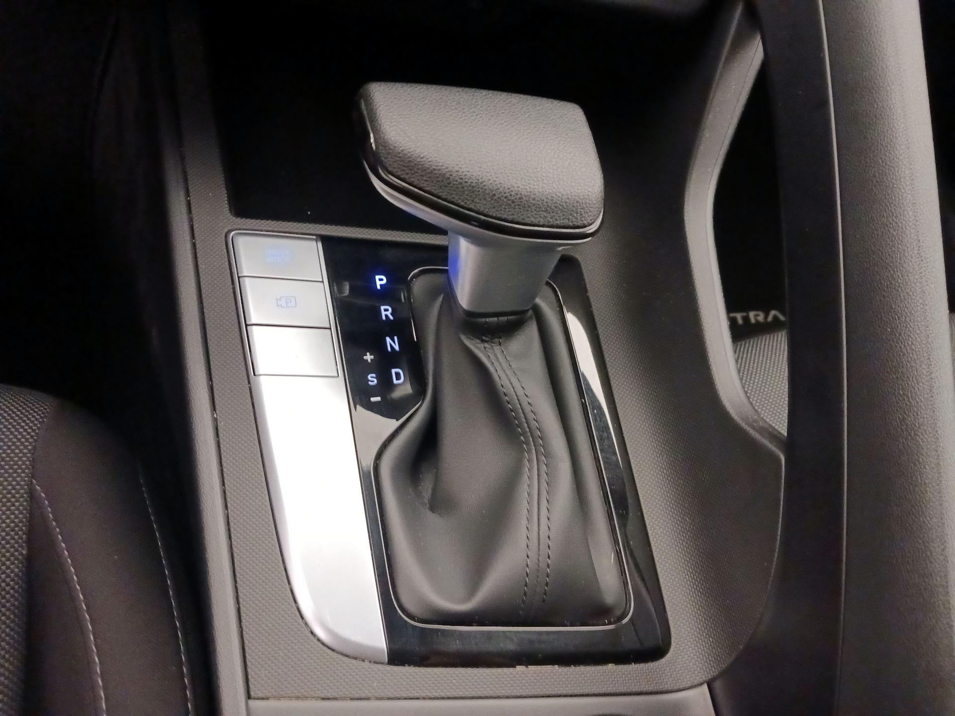 Thumbnail: 2022 Hyundai Elantra - 17