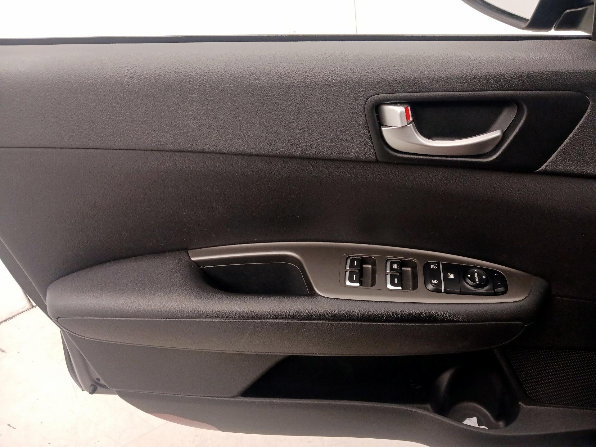 Thumbnail: 2020 Kia Optima - 12