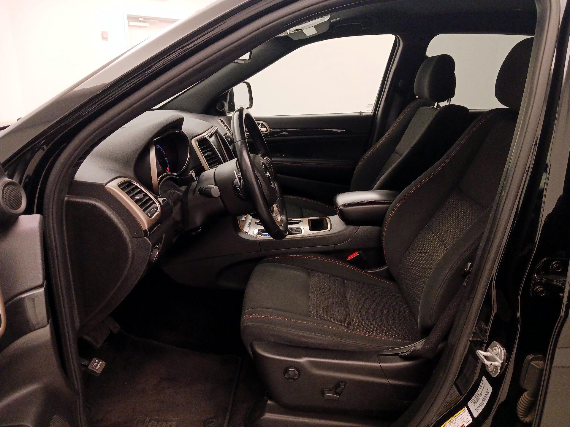 Thumbnail: 2017 Jeep Grand Cherokee - 11