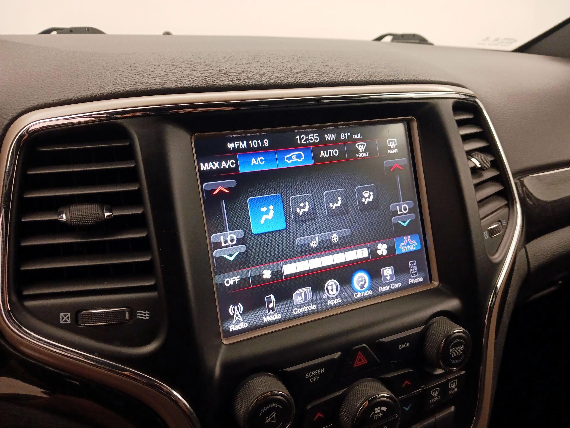 Thumbnail: 2017 Jeep Grand Cherokee - 16