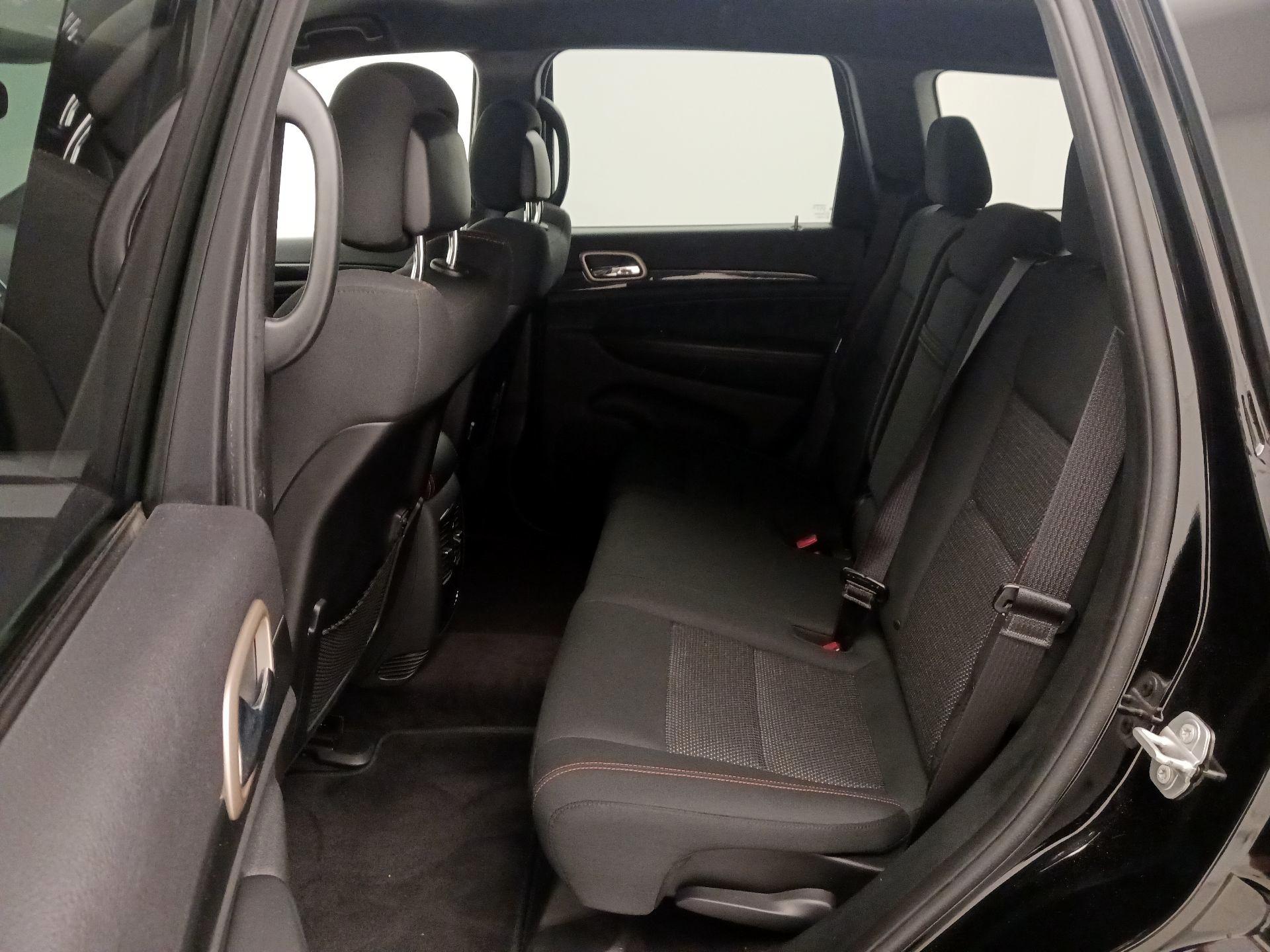 Thumbnail: 2017 Jeep Grand Cherokee - 19