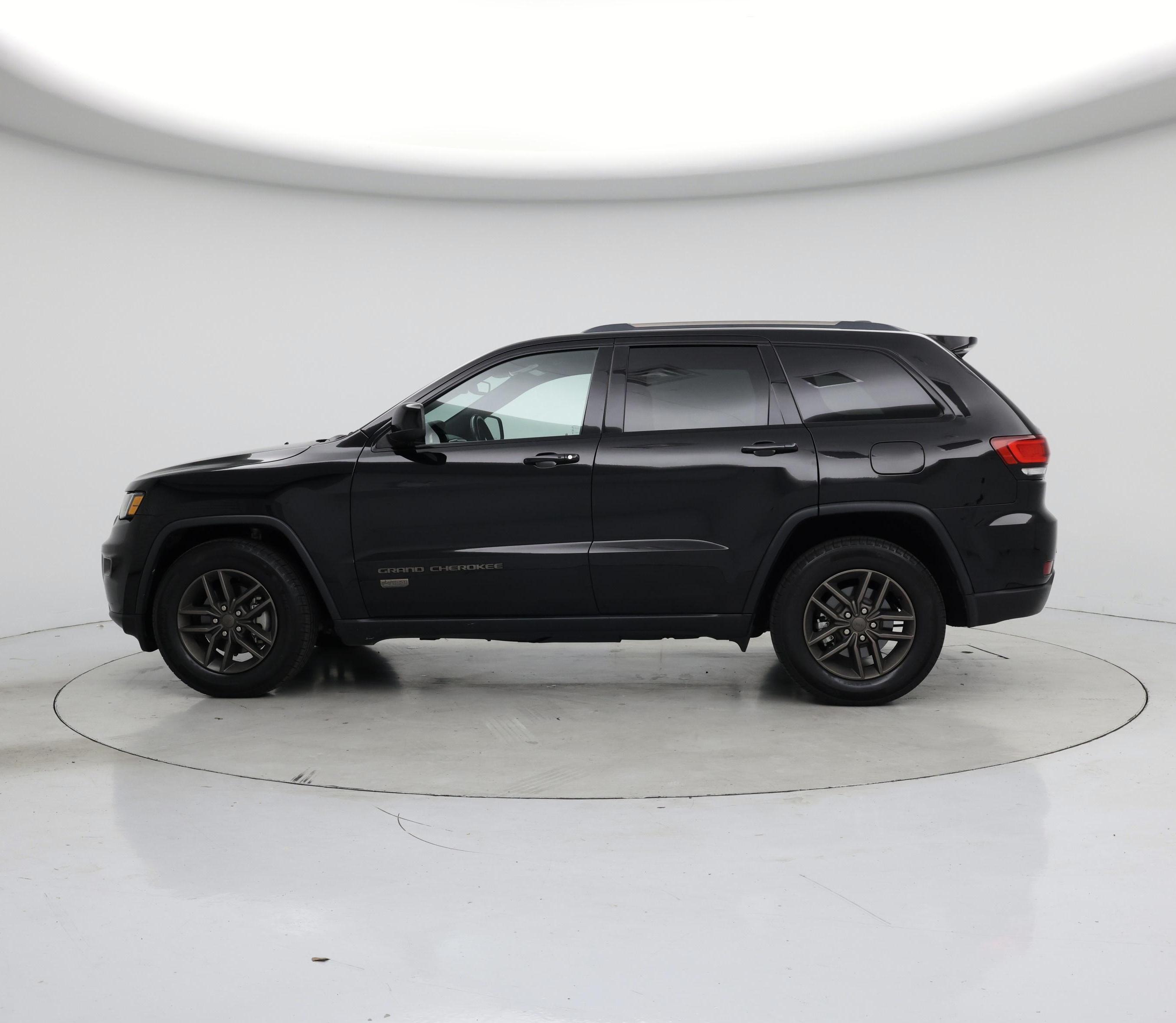 Thumbnail: 2017 Jeep Grand Cherokee - 3
