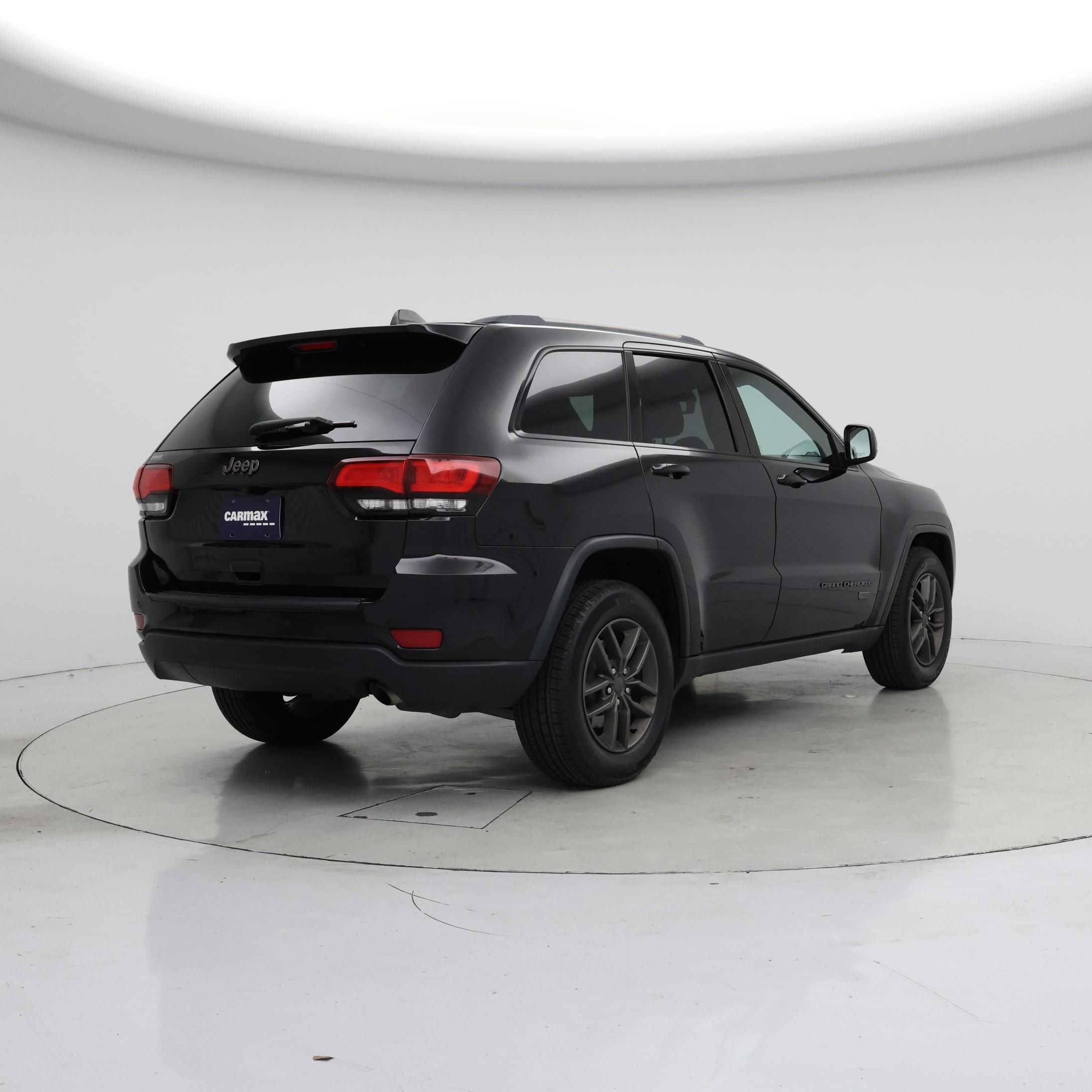 Thumbnail: 2017 Jeep Grand Cherokee - 8