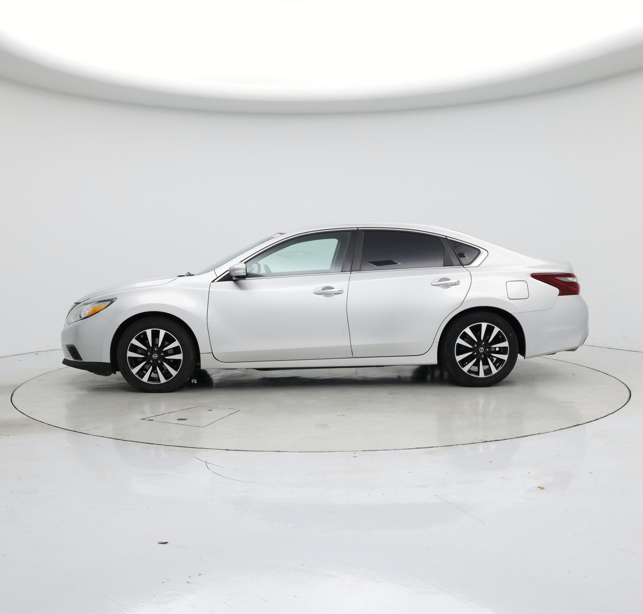 Thumbnail: 2018 Nissan Altima - 3