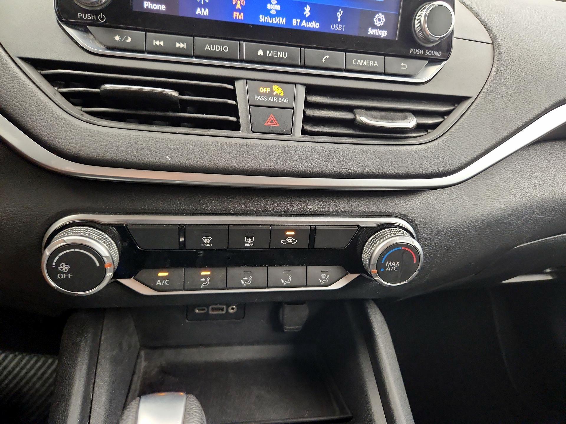 Thumbnail: 2019 Nissan Altima - 16