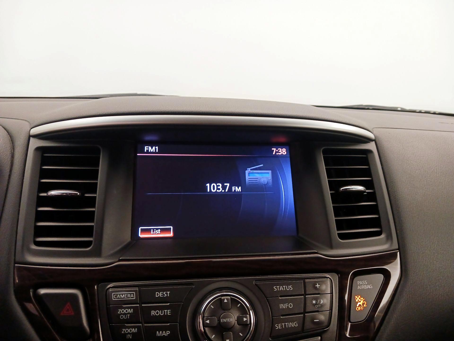 Thumbnail: 2015 Nissan Pathfinder - 16