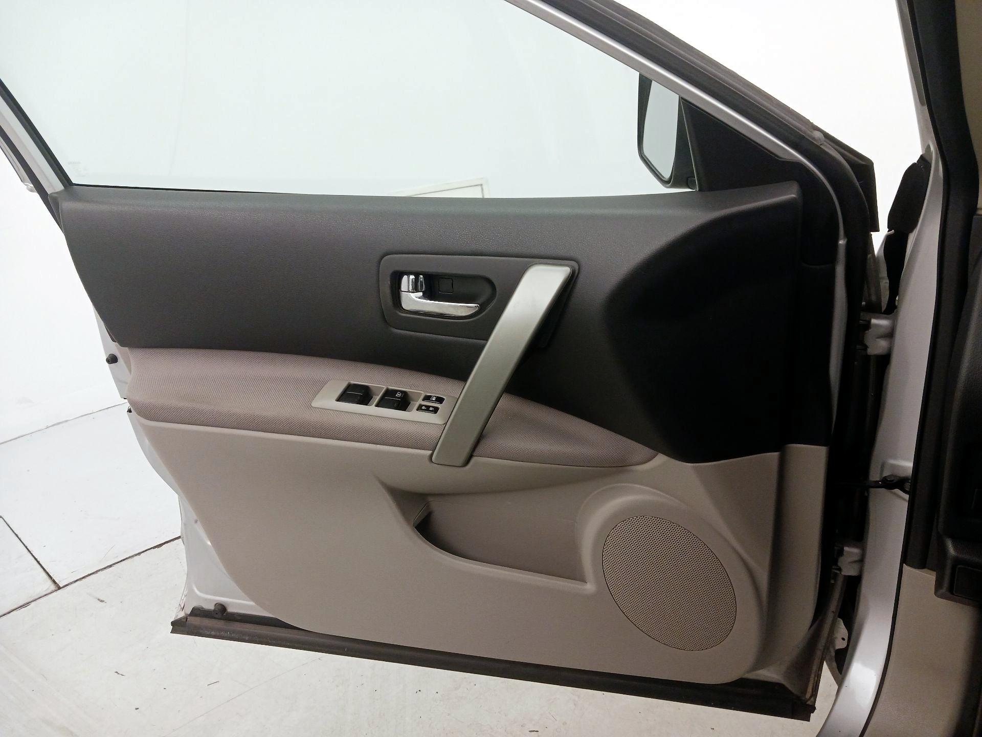 Thumbnail: 2015 Nissan Rogue - 12