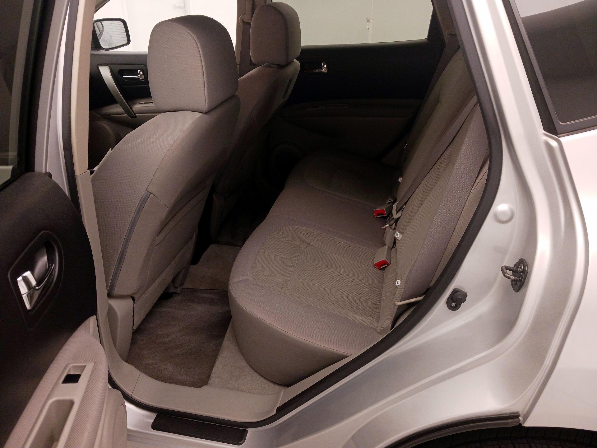 Thumbnail: 2015 Nissan Rogue - 18