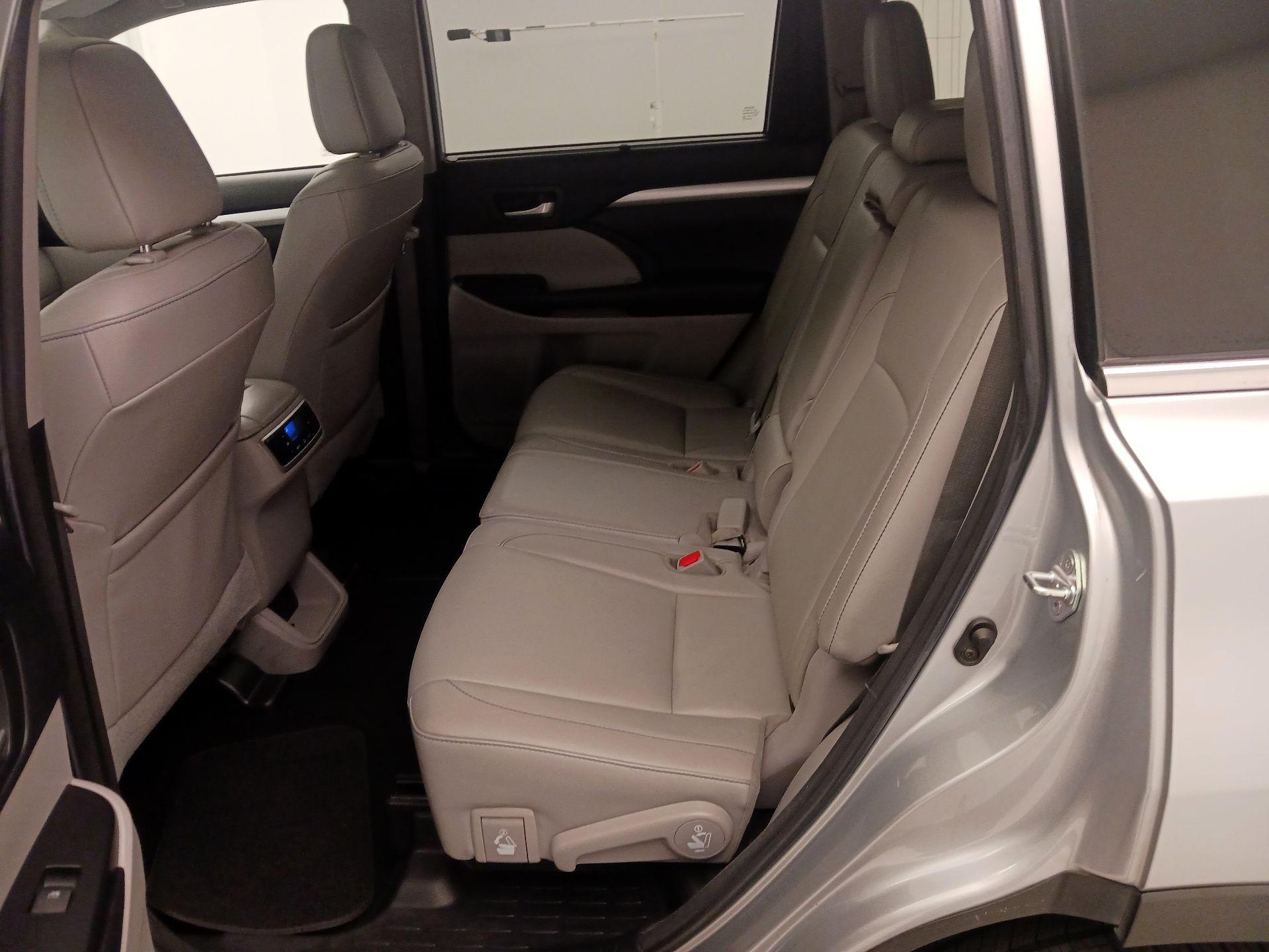 Thumbnail: 2018 Toyota Highlander - 19