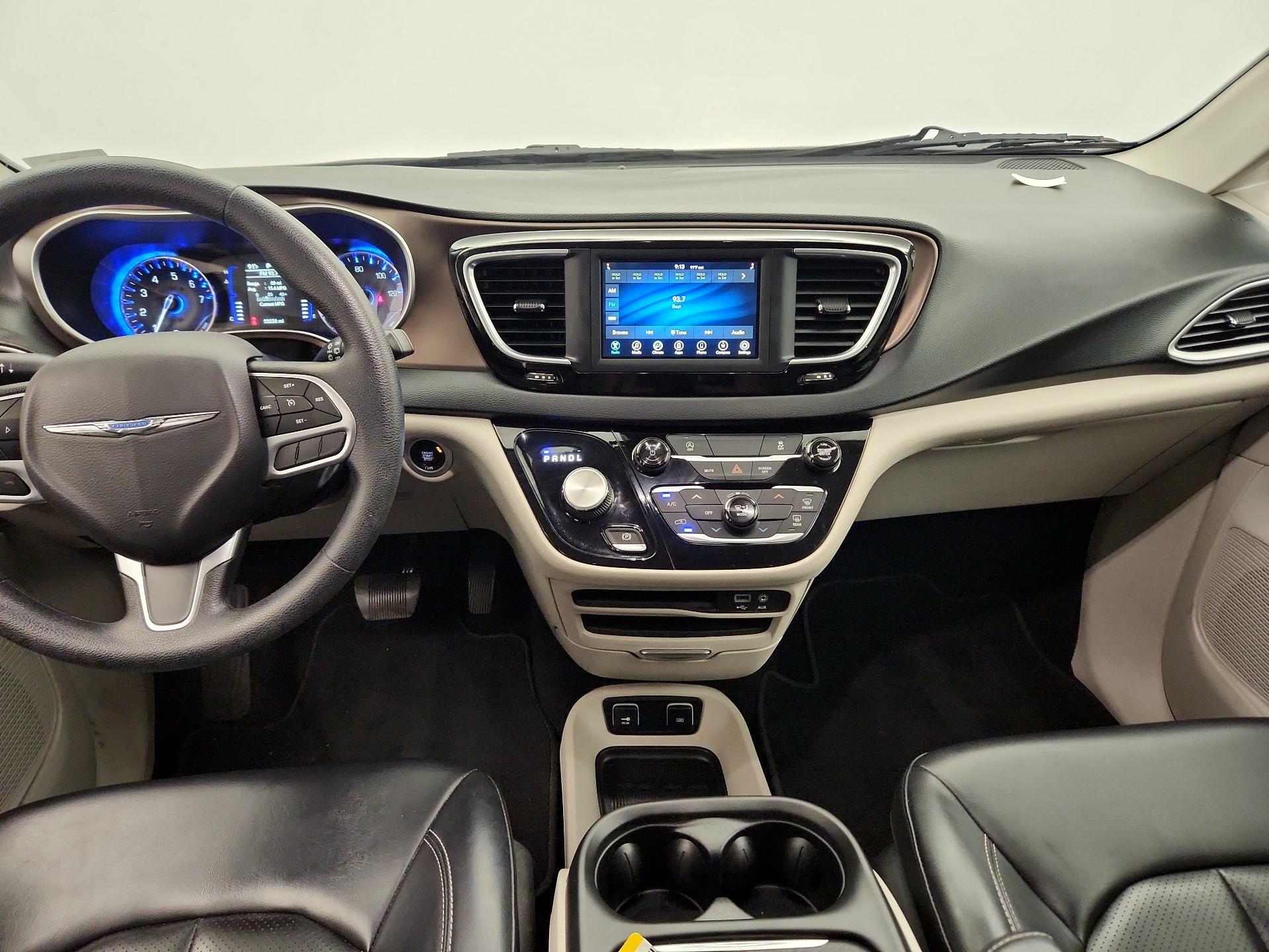 Thumbnail: 2020 Chrysler Voyager - 9