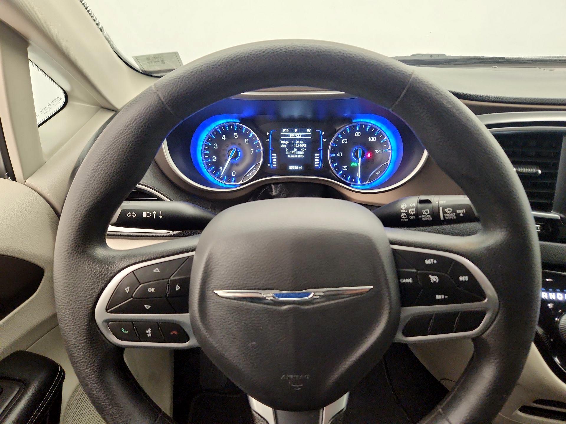 Thumbnail: 2020 Chrysler Voyager - 10