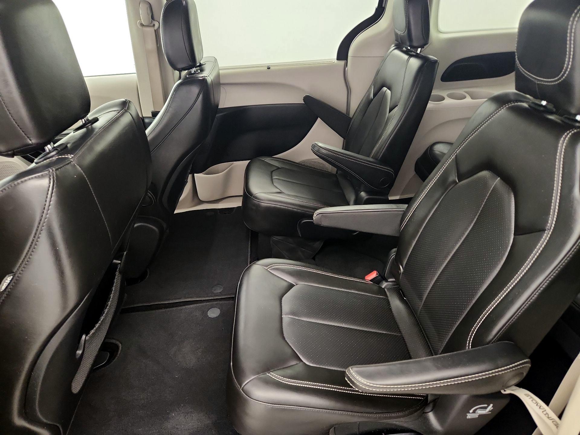 Thumbnail: 2020 Chrysler Voyager - 19