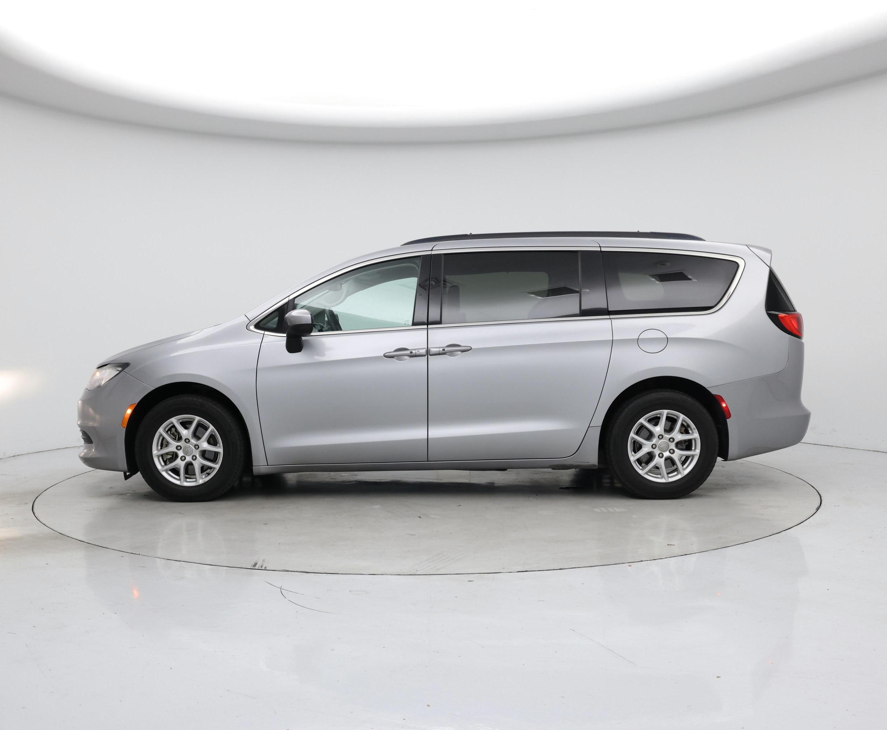 Thumbnail: 2020 Chrysler Voyager - 3