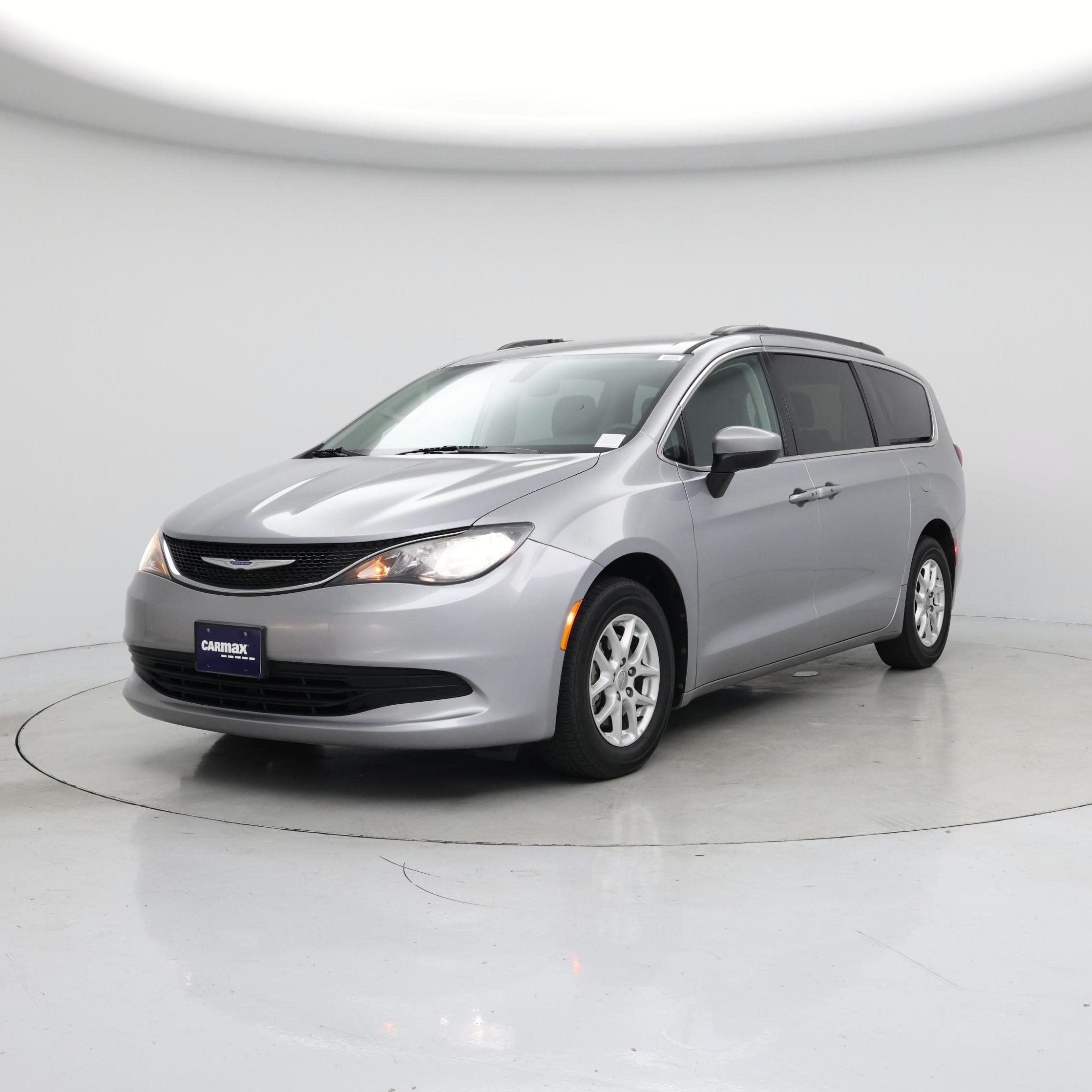 Thumbnail: 2020 Chrysler Voyager - 4