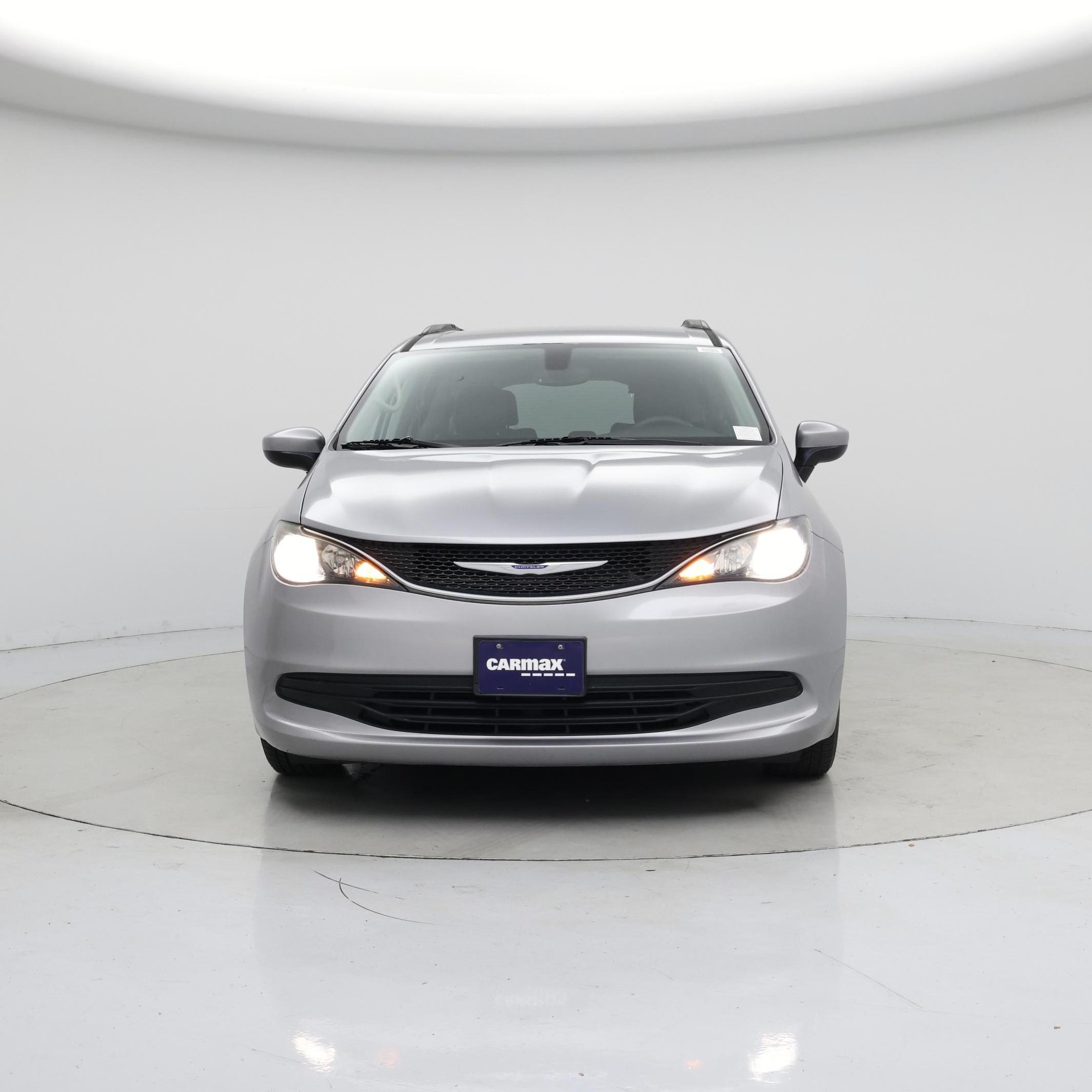 Thumbnail: 2020 Chrysler Voyager - 5