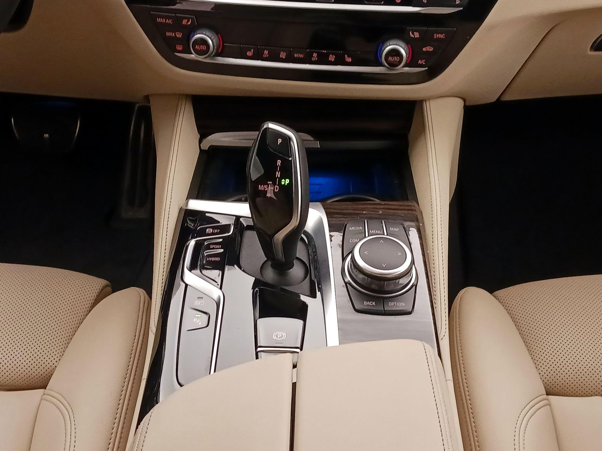 Thumbnail: 2022 BMW 5 Series - 18