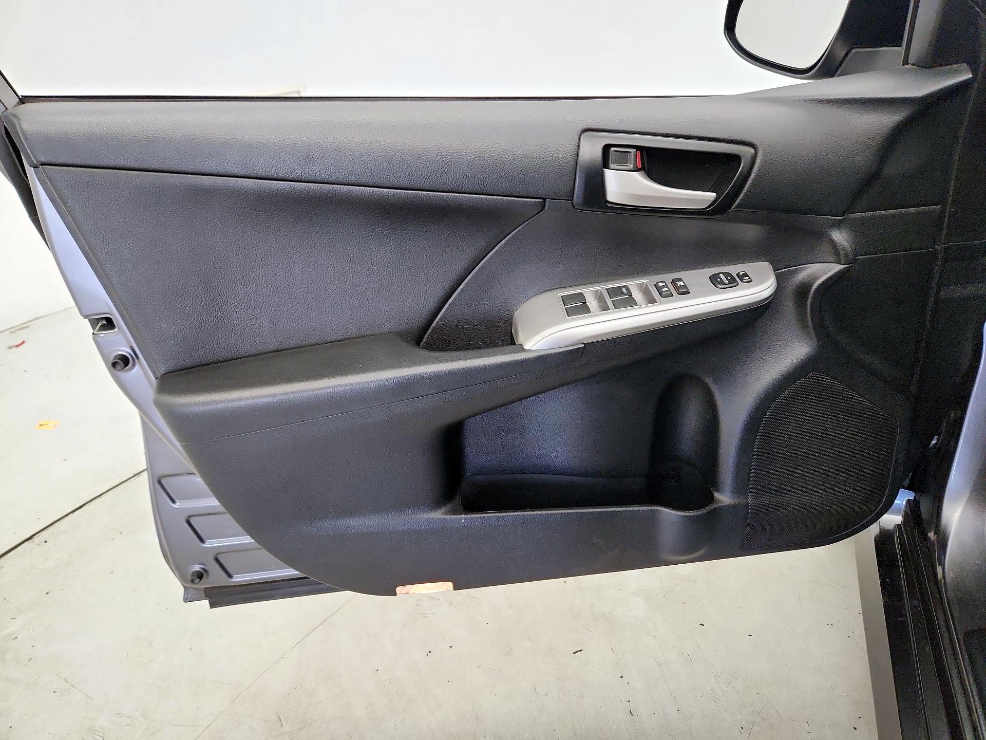 Thumbnail: 2014 Toyota Camry - 12