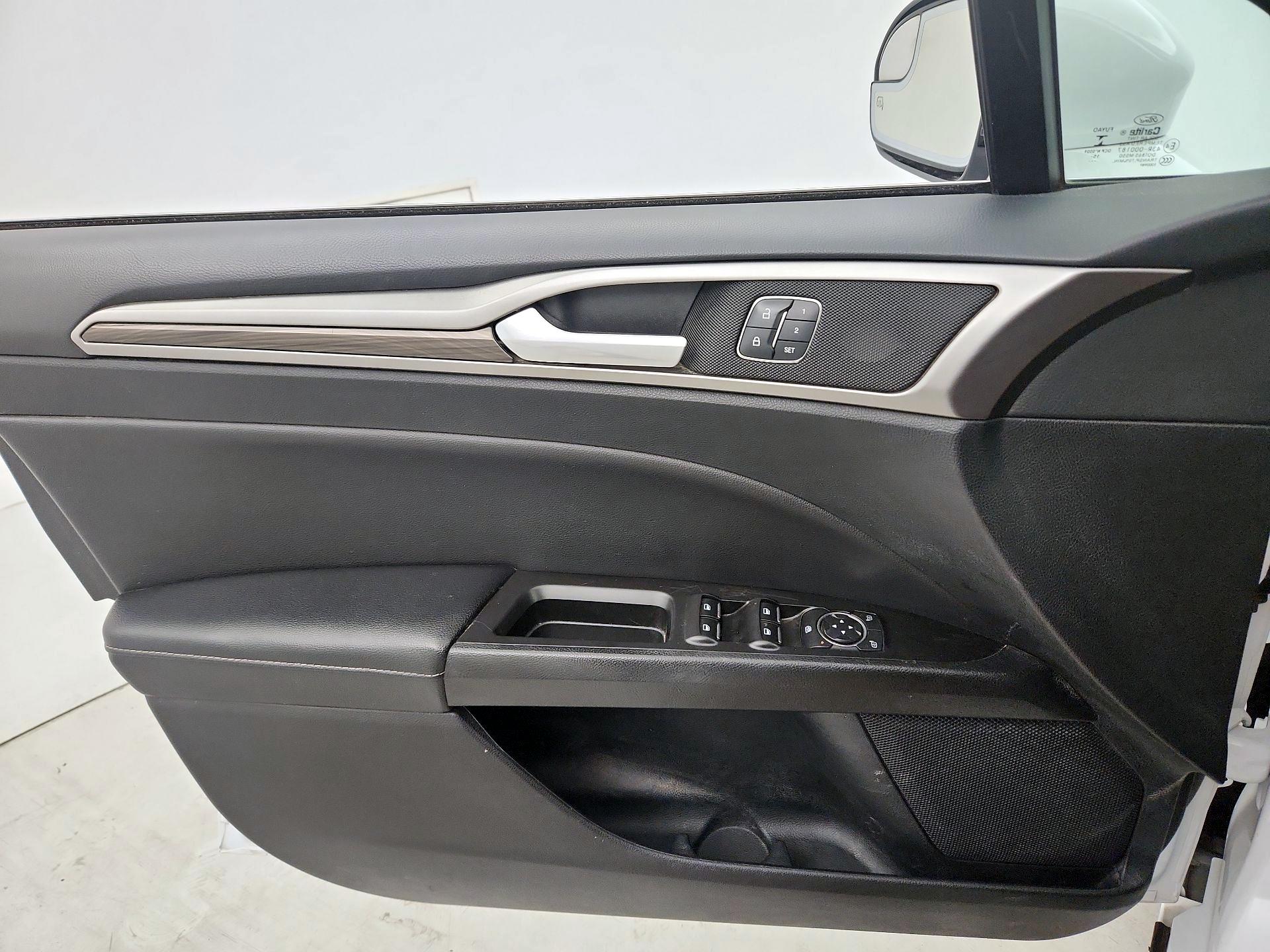 Thumbnail: 2017 Ford Fusion - 12