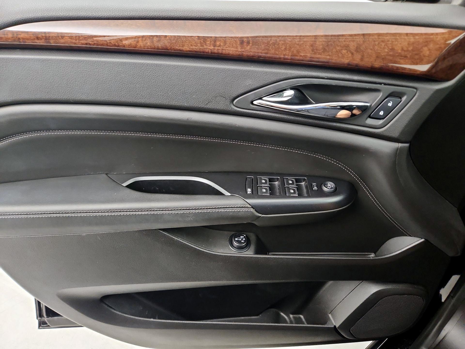 Thumbnail: 2015 Cadillac SRX - 12