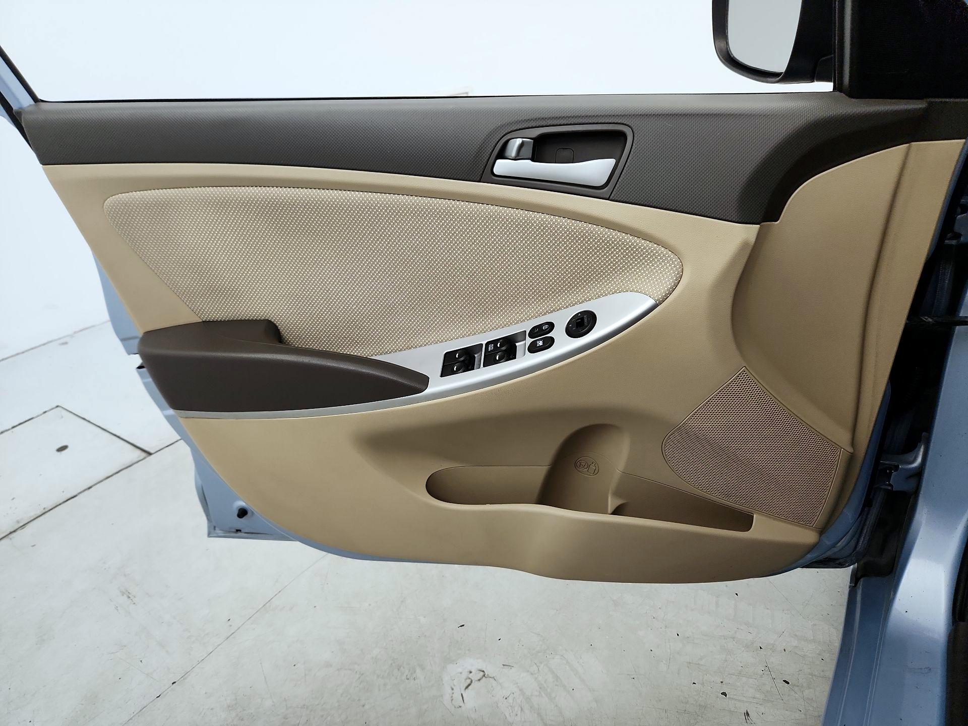 Thumbnail: 2013 Hyundai Accent - 12
