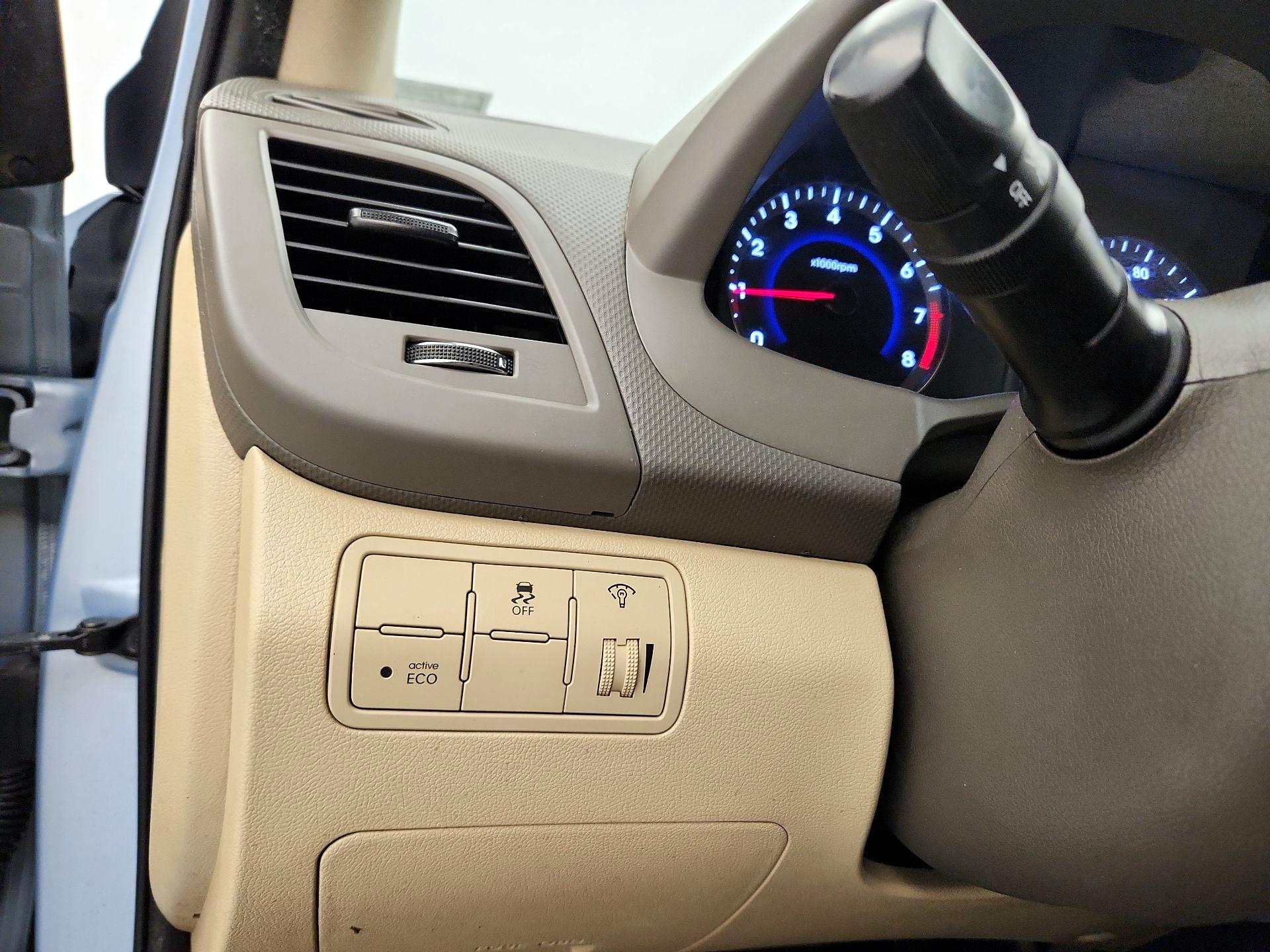 Thumbnail: 2013 Hyundai Accent - 13