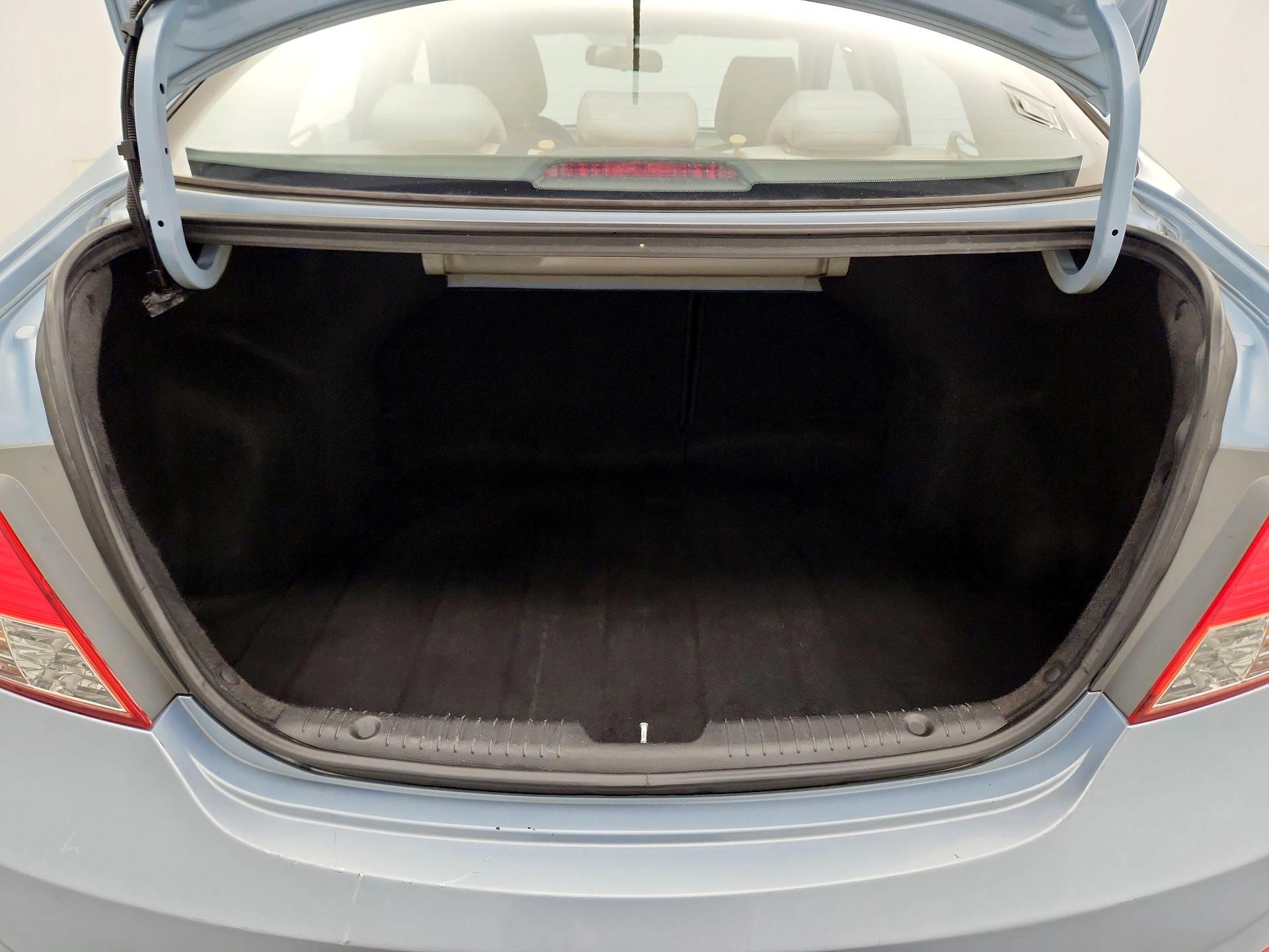 Thumbnail: 2013 Hyundai Accent - 19