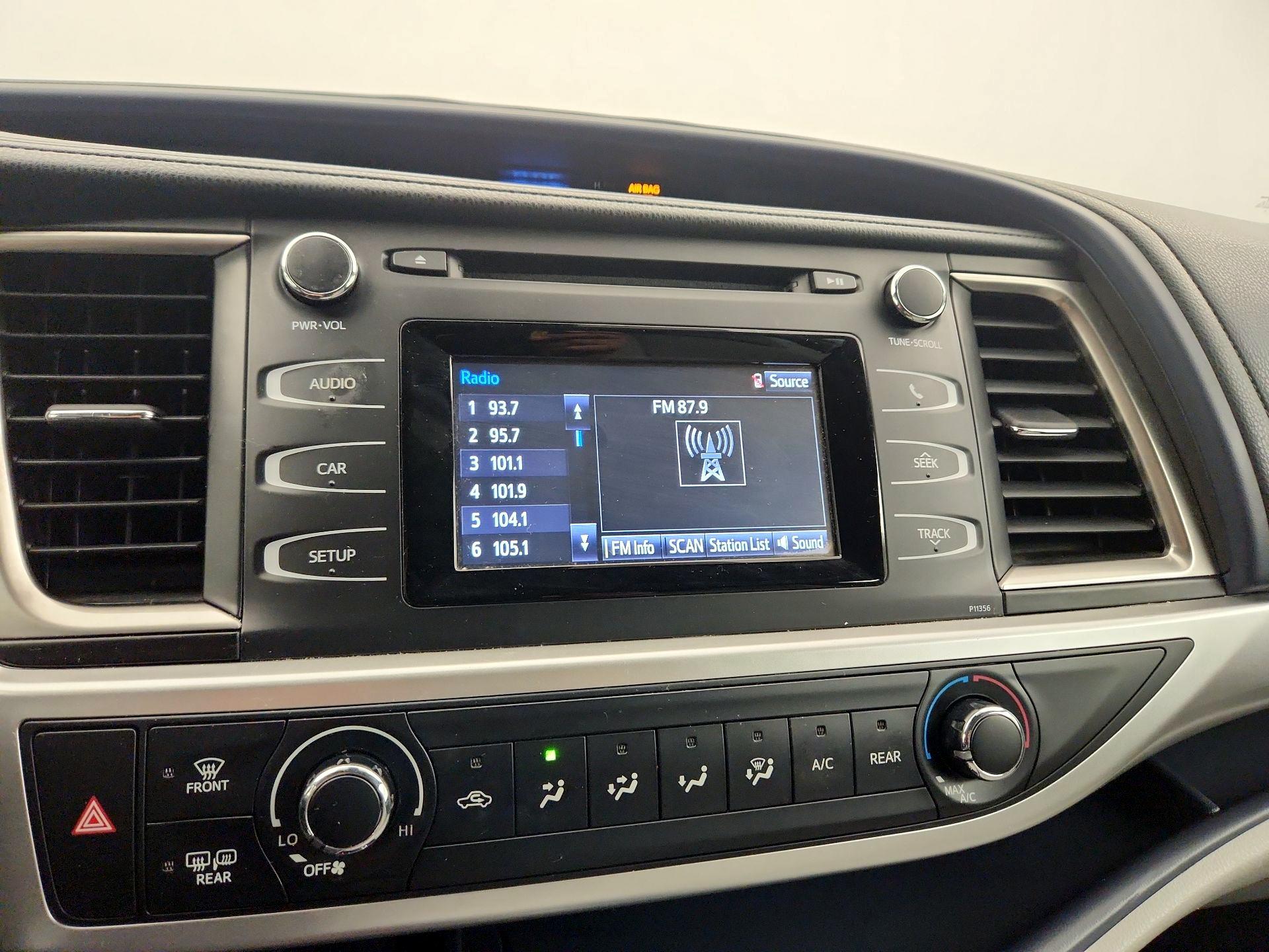 Thumbnail: 2018 Toyota Highlander - 15