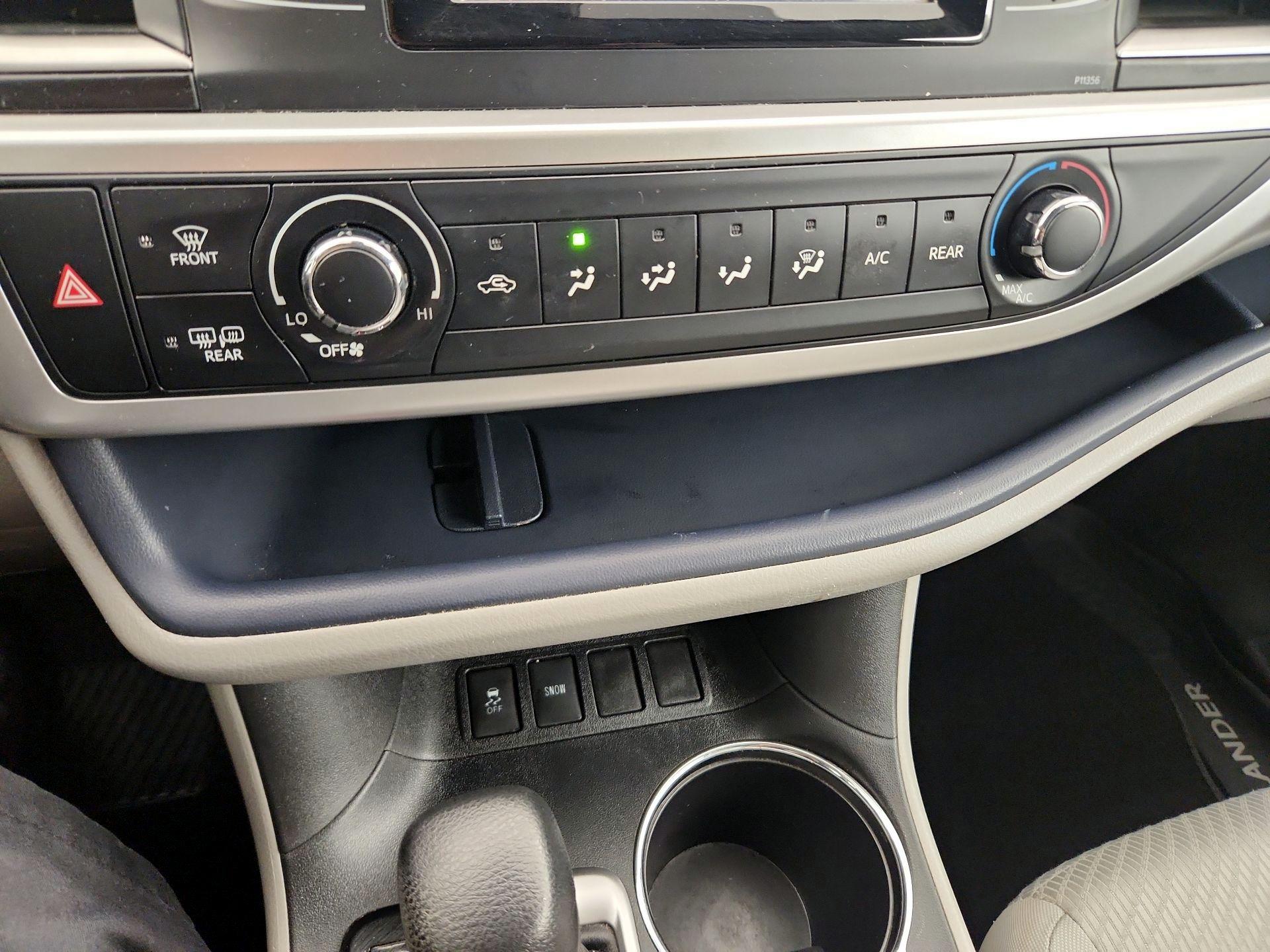 Thumbnail: 2018 Toyota Highlander - 16