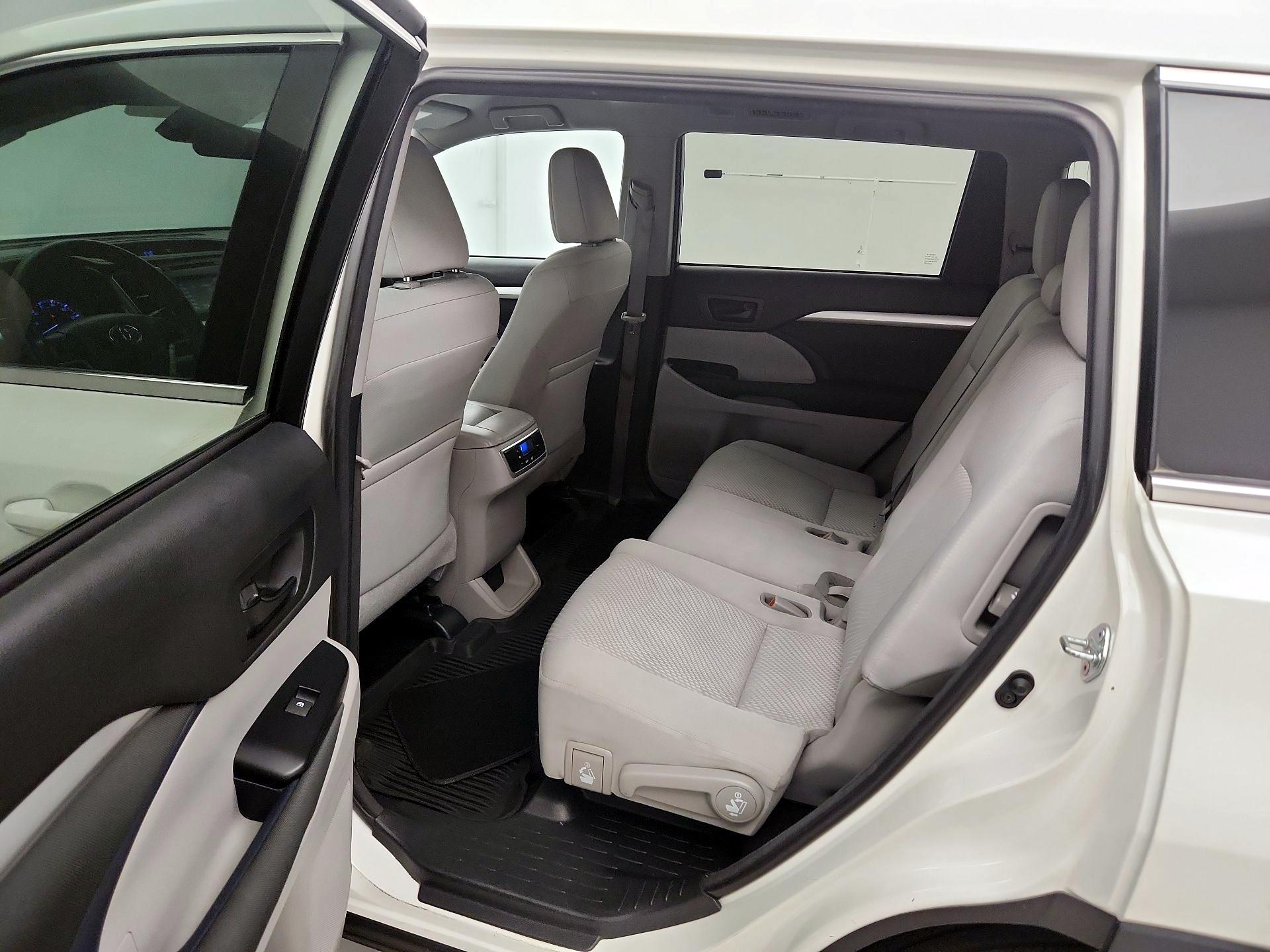 Thumbnail: 2018 Toyota Highlander - 18
