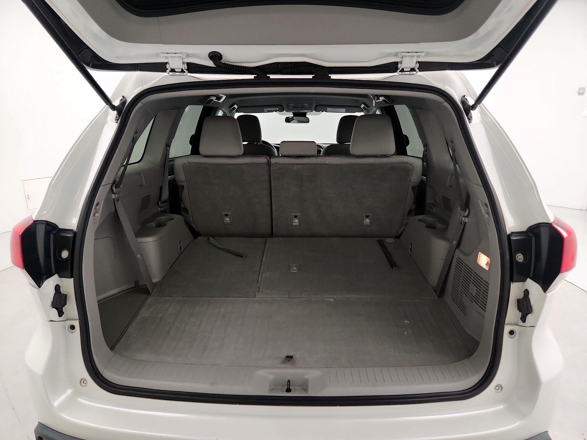 Thumbnail: 2018 Toyota Highlander - 20