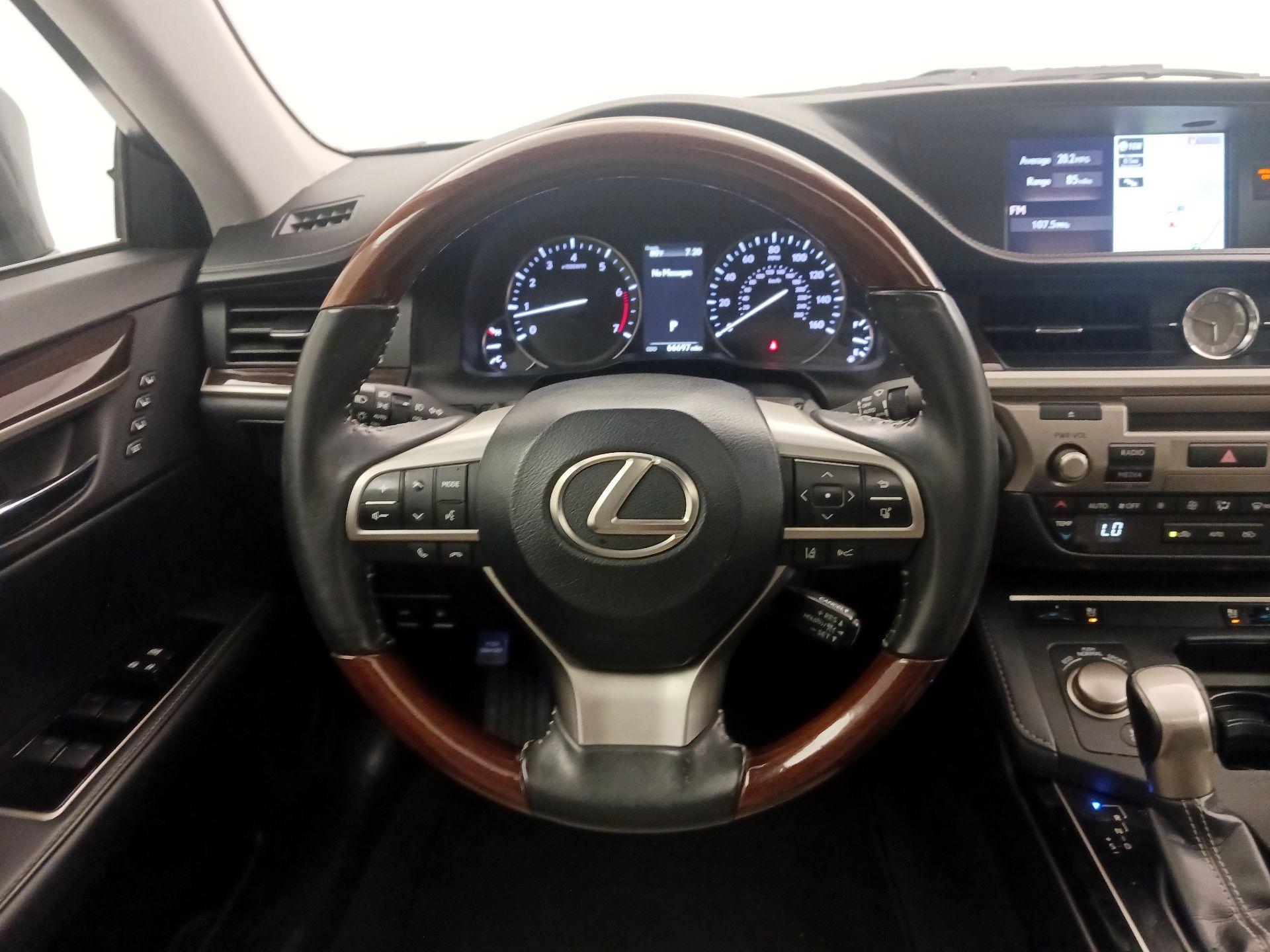 Thumbnail: 2018 Lexus ES - 10