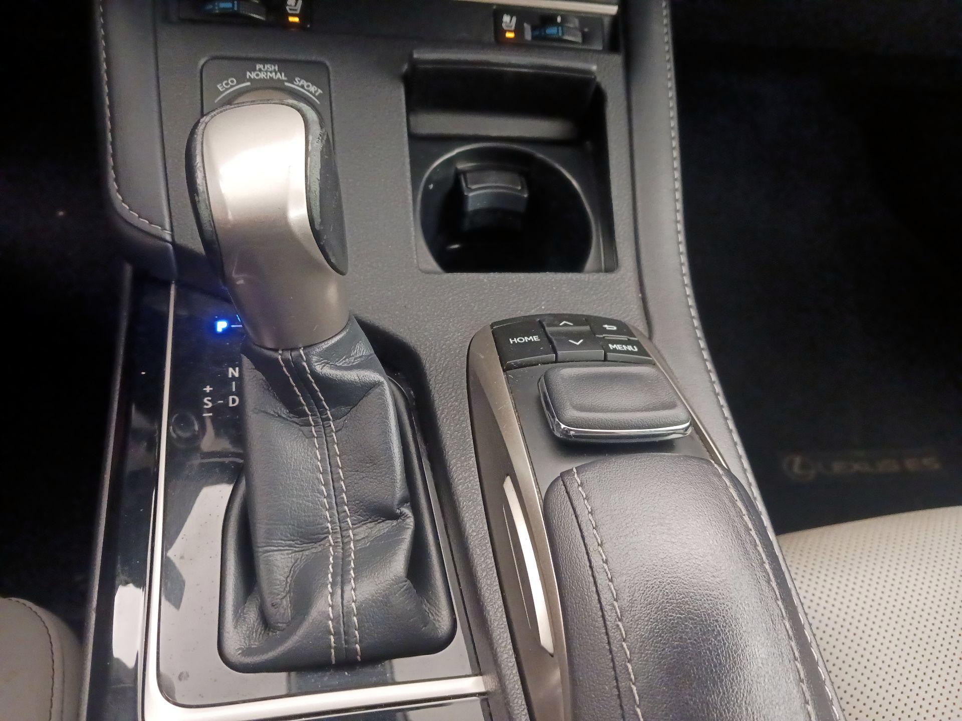 Thumbnail: 2018 Lexus ES - 18
