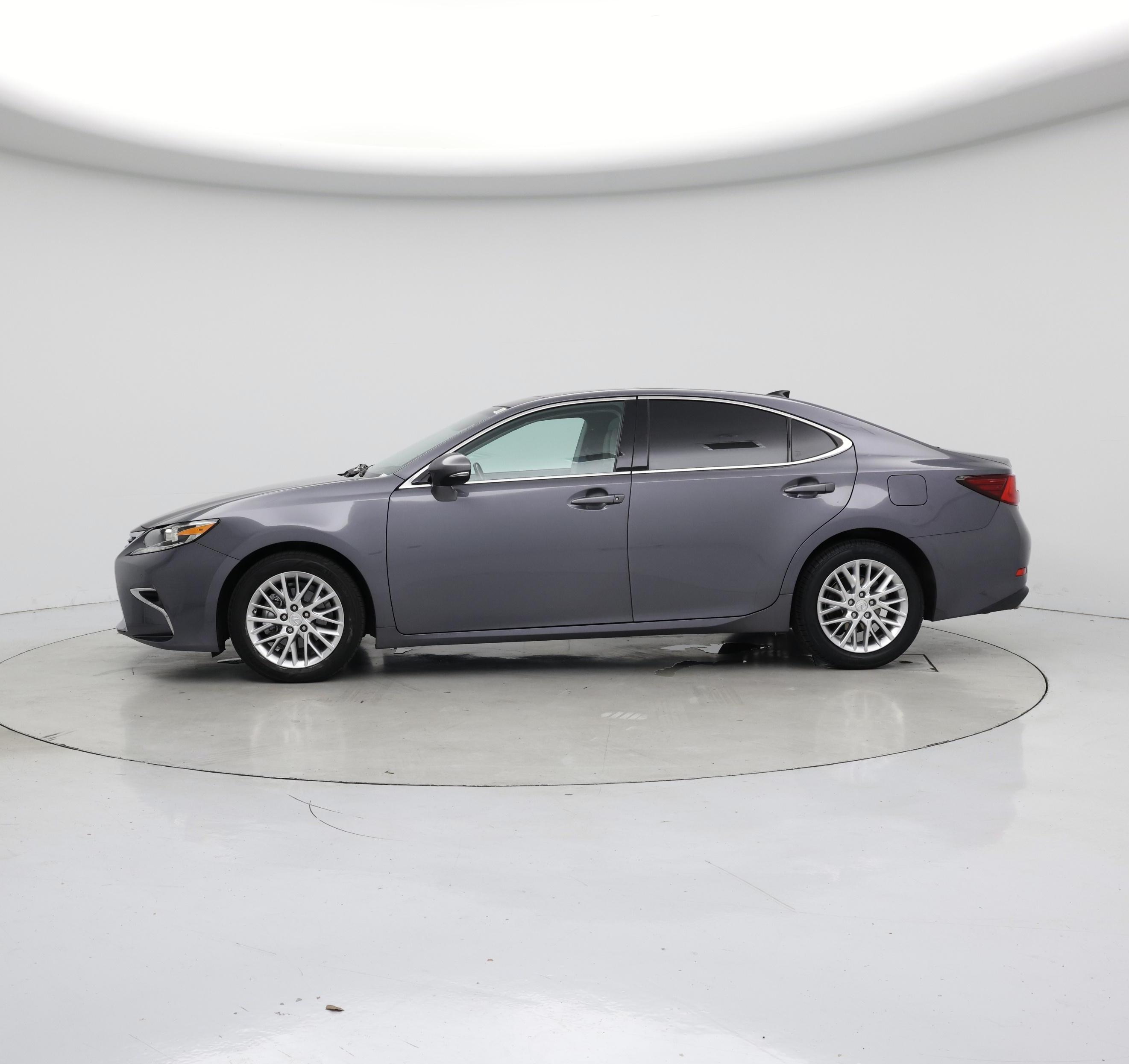 Thumbnail: 2018 Lexus ES - 3