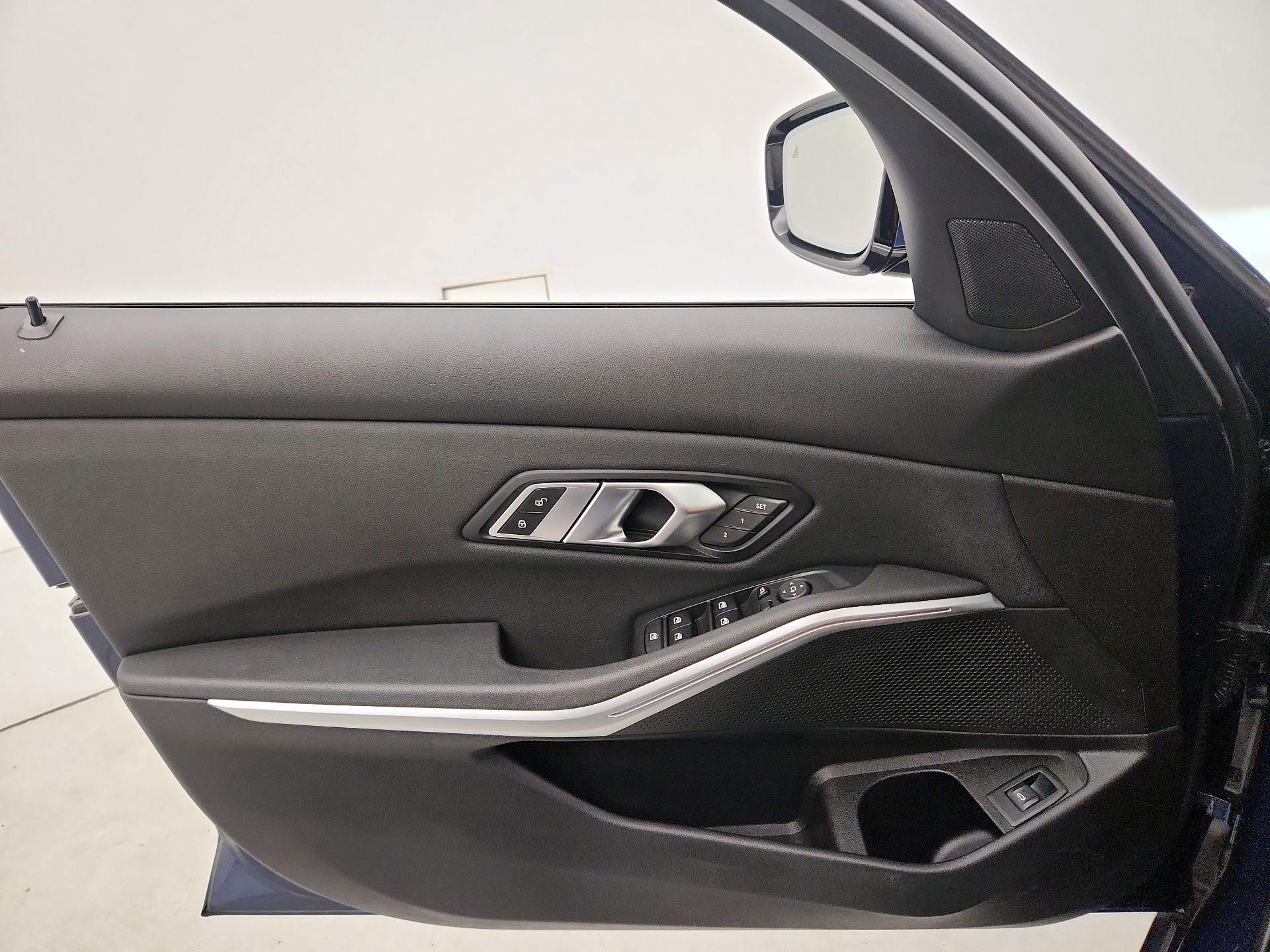 Thumbnail: 2021 BMW 3 Series - 12