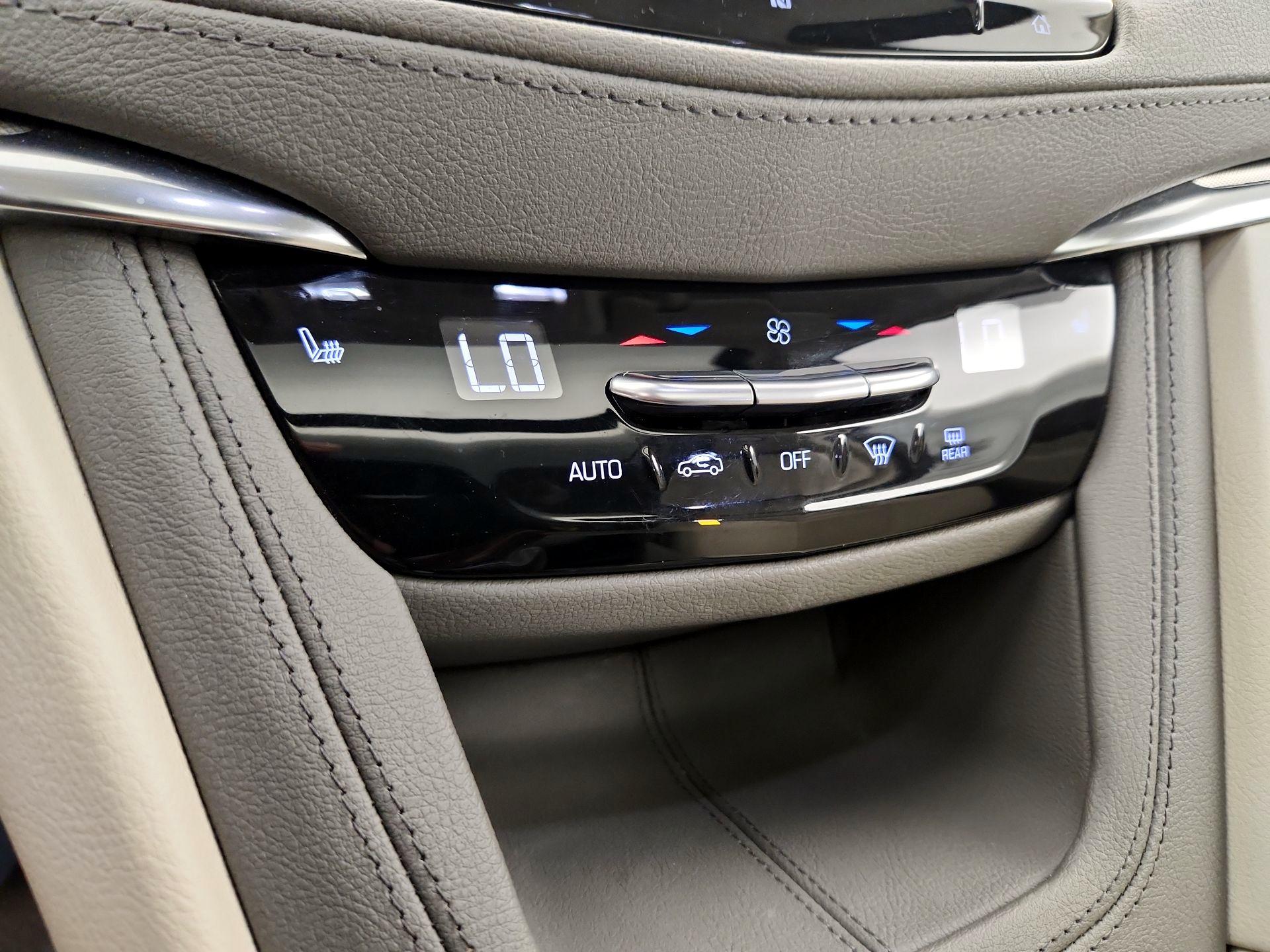 Thumbnail: 2020 Cadillac XT5 - 17