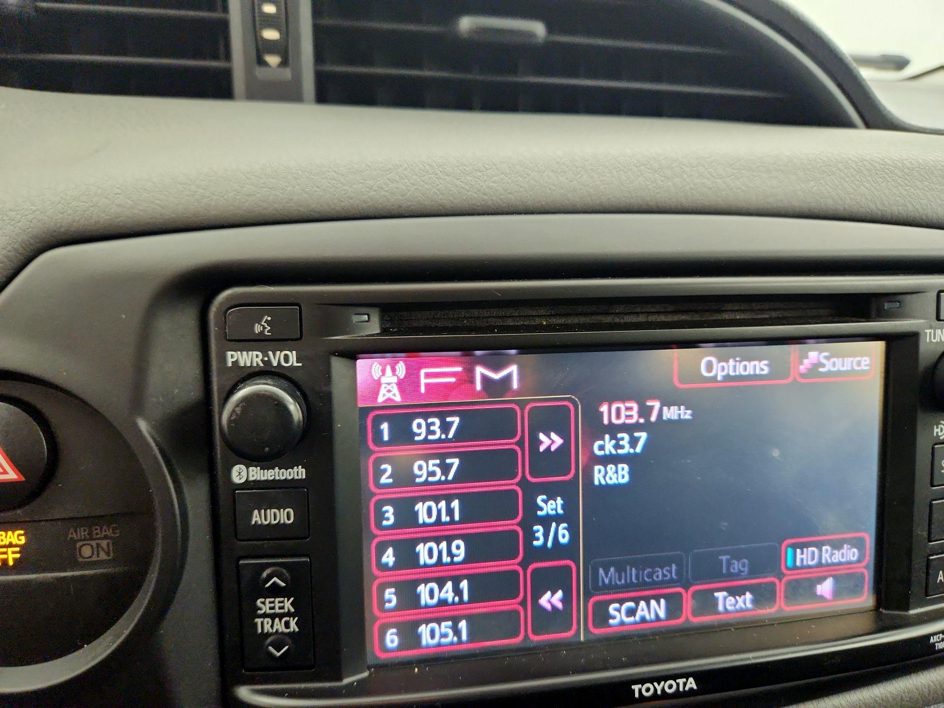 Thumbnail: 2016 Toyota Yaris - 14