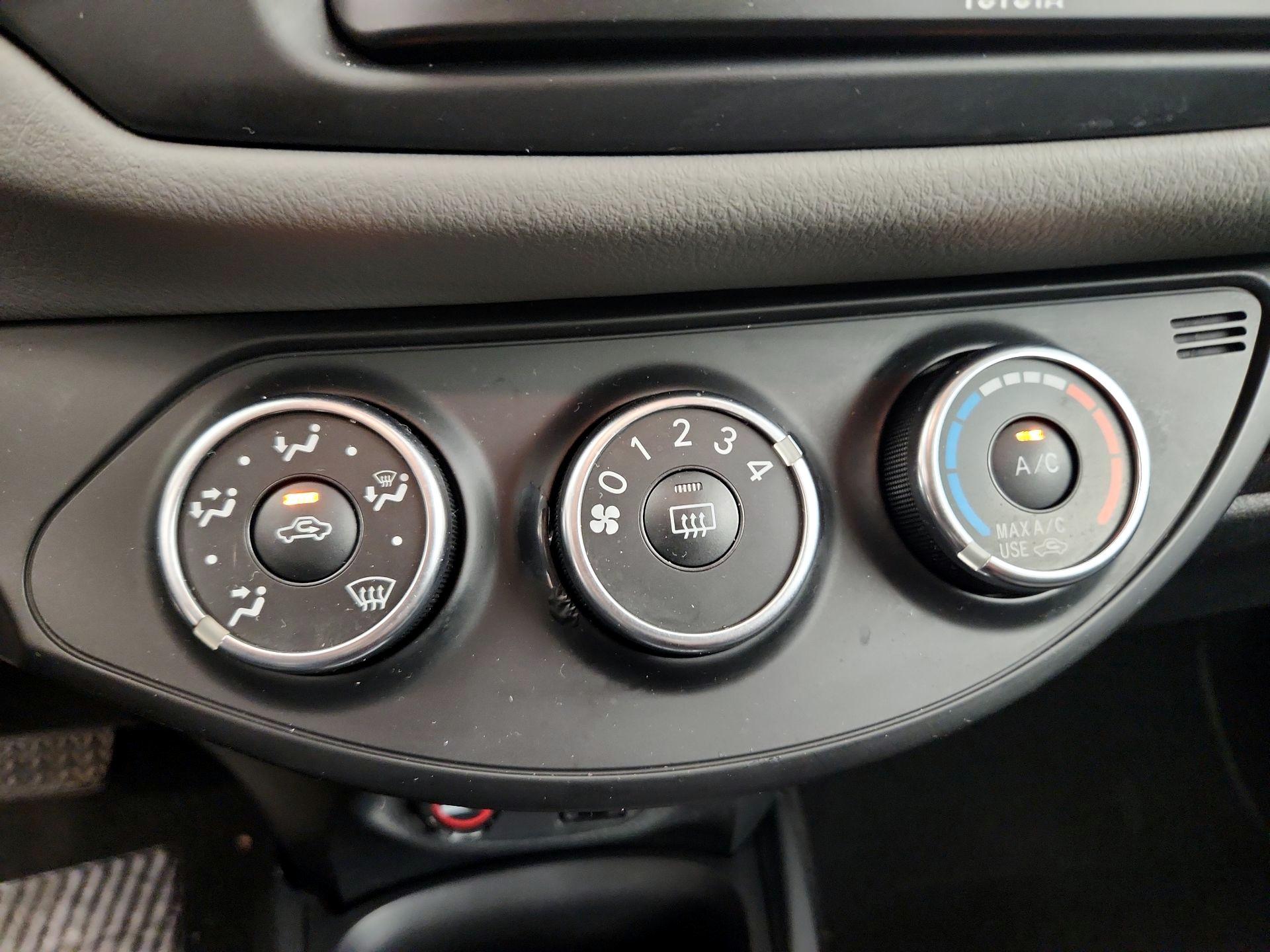 Thumbnail: 2016 Toyota Yaris - 15