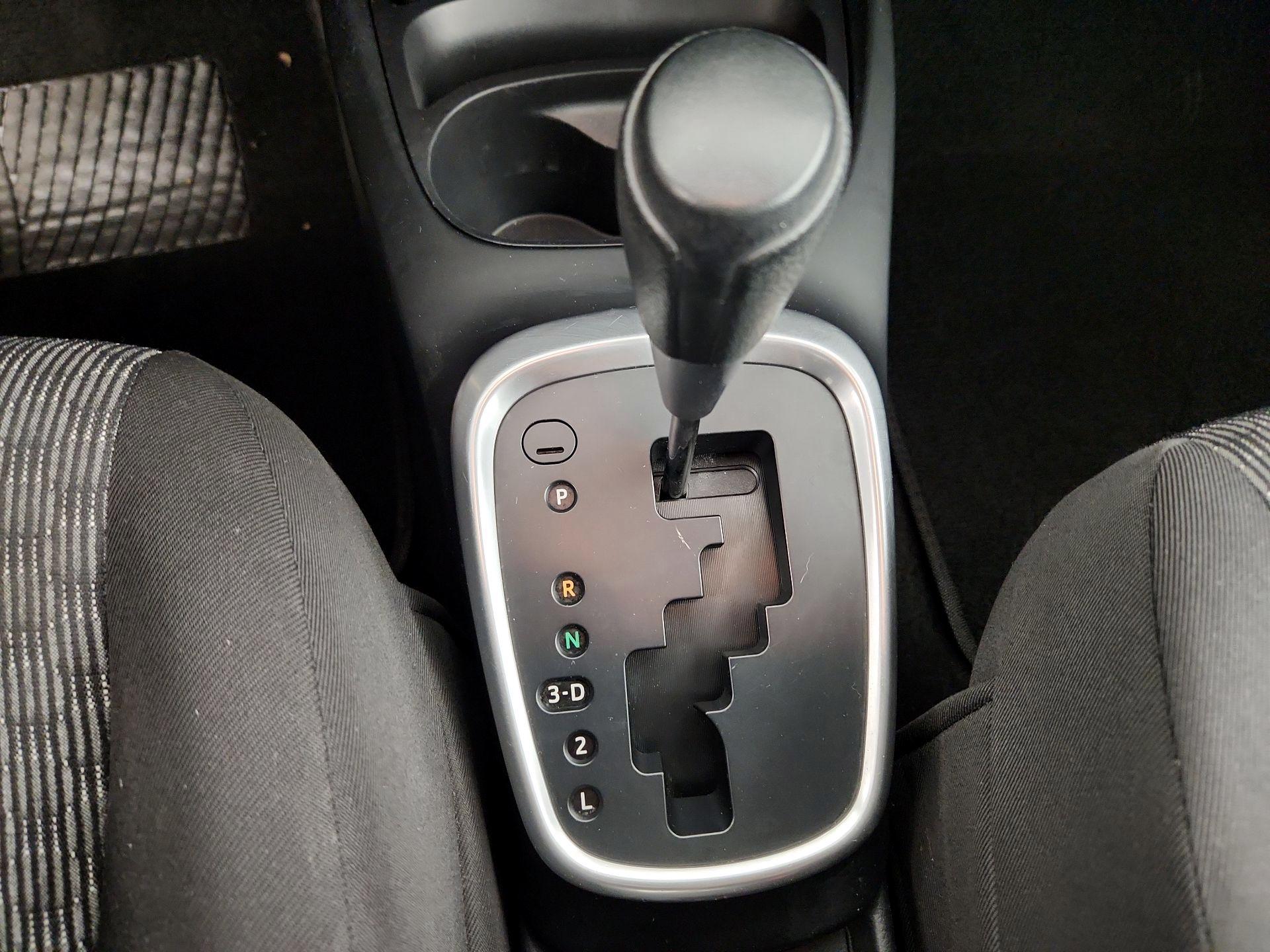 Thumbnail: 2016 Toyota Yaris - 16