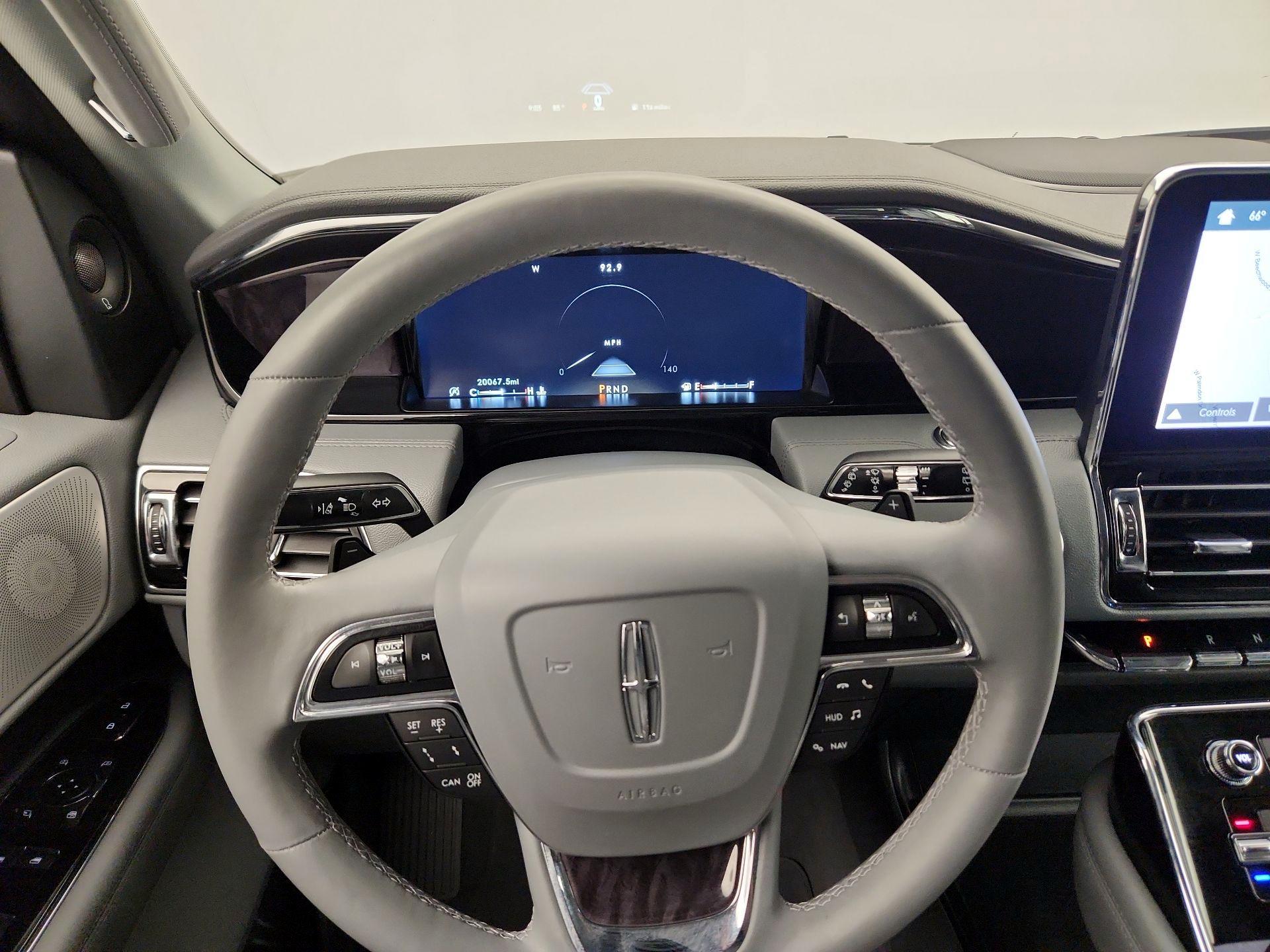 Thumbnail: 2019 Lincoln Navigator L - 10