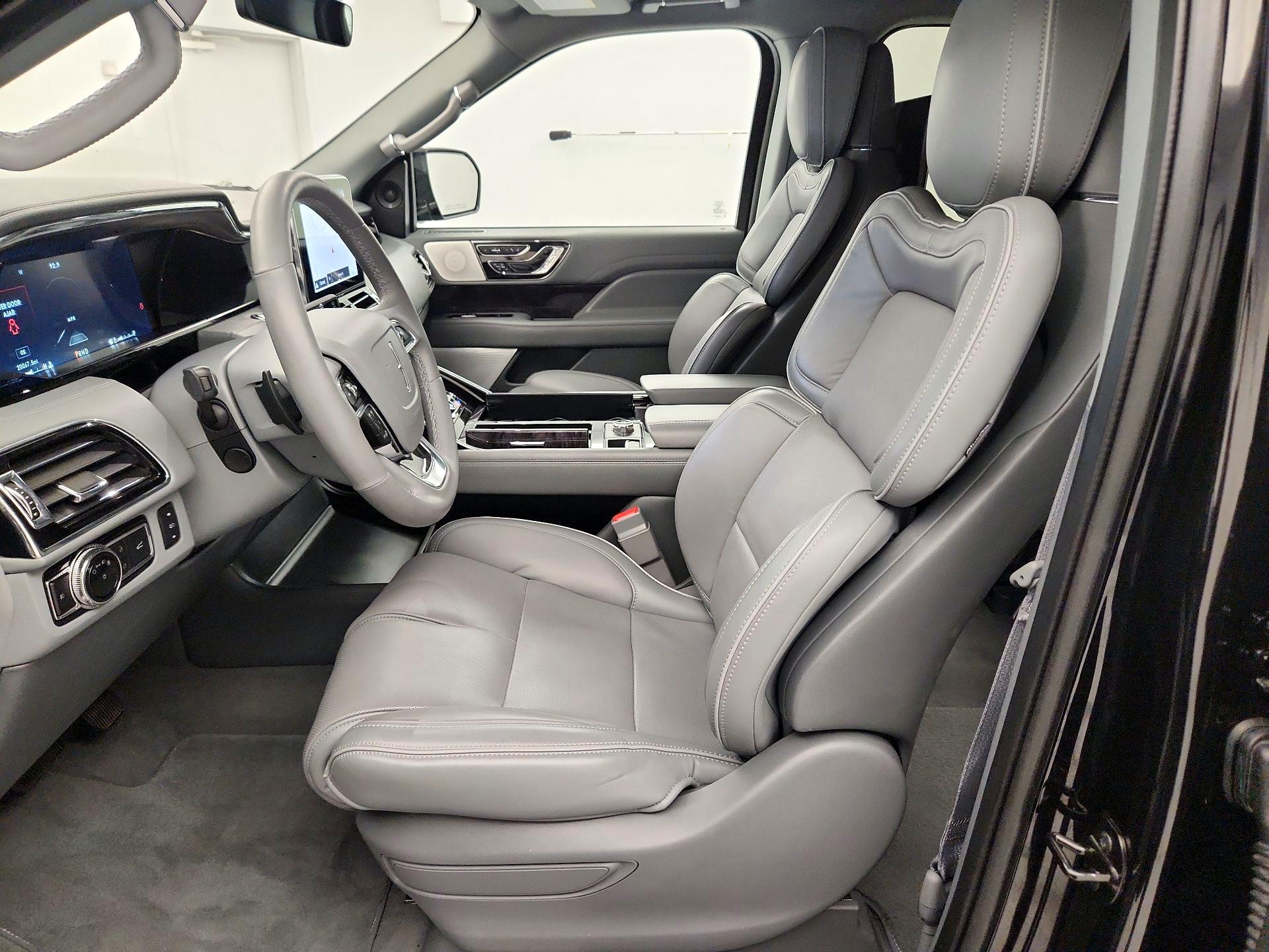 Thumbnail: 2019 Lincoln Navigator L - 11