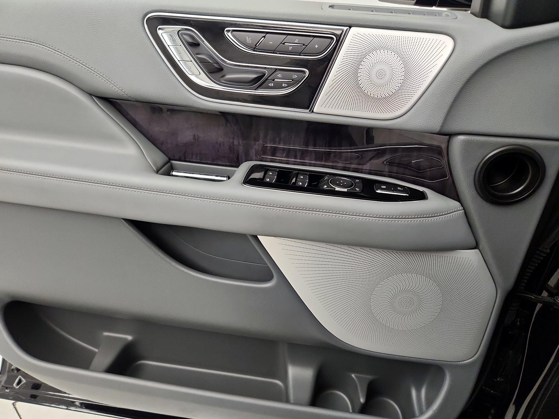 Thumbnail: 2019 Lincoln Navigator L - 12