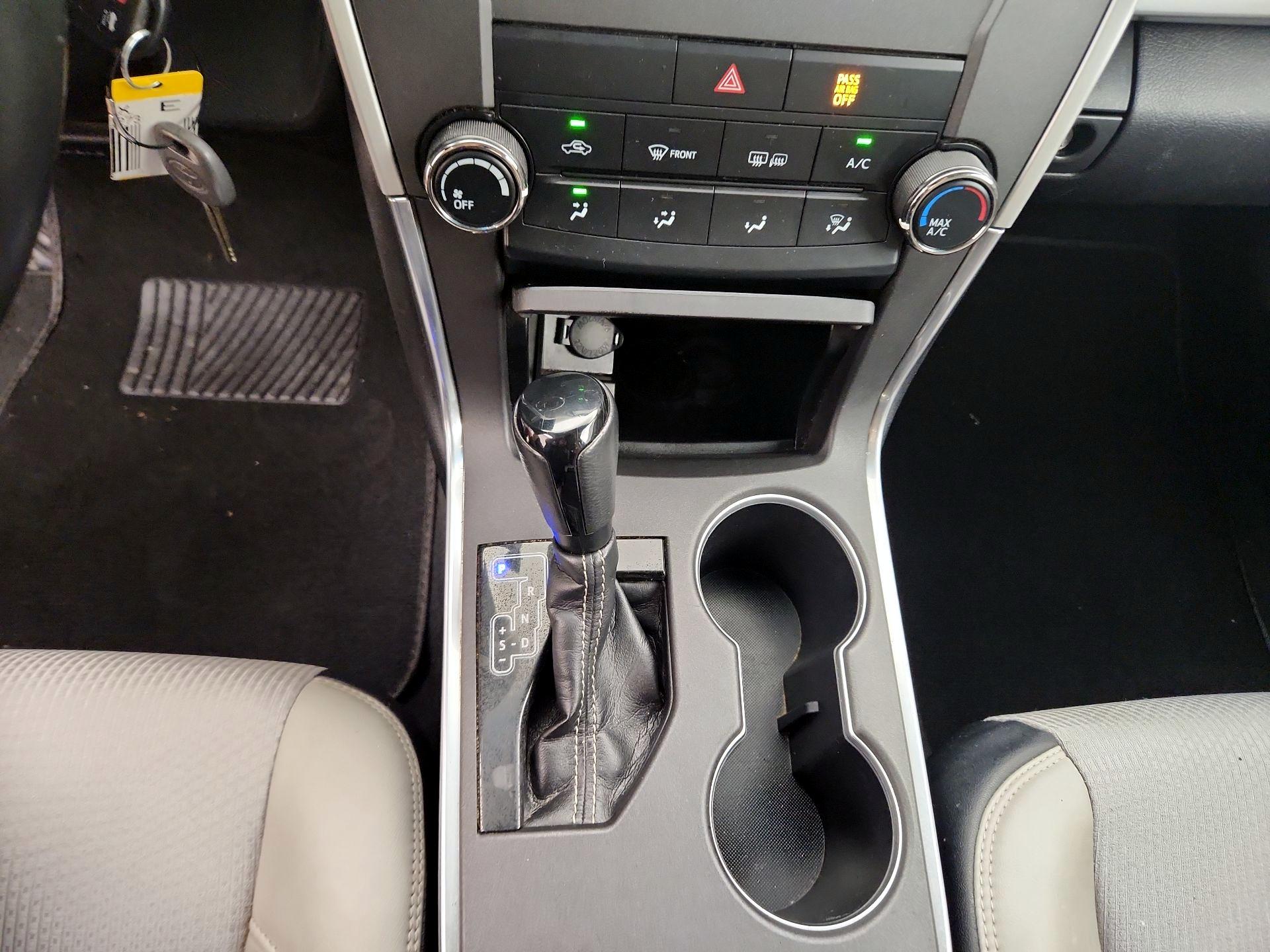 Thumbnail: 2016 Toyota Camry - 16