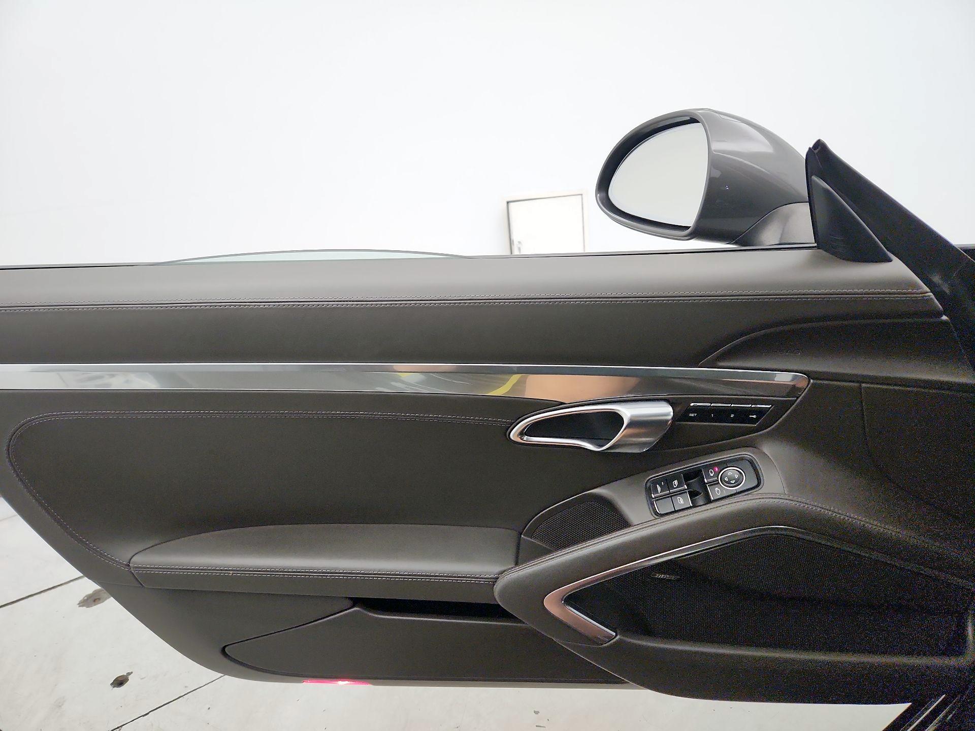 Thumbnail: 2019 Porsche 911 - 12