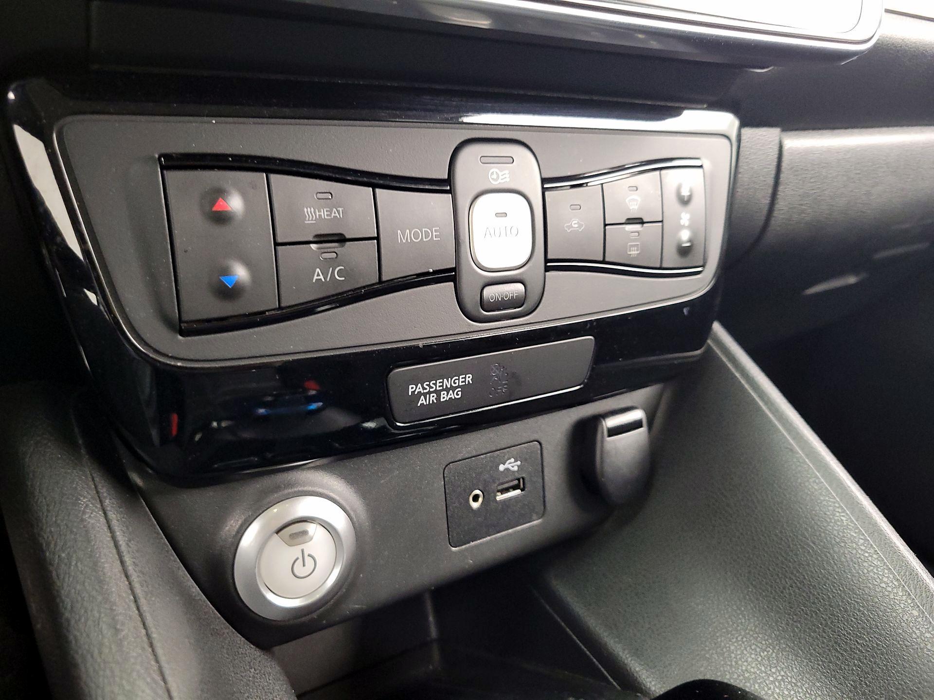 Thumbnail: 2019 Nissan Leaf - 16